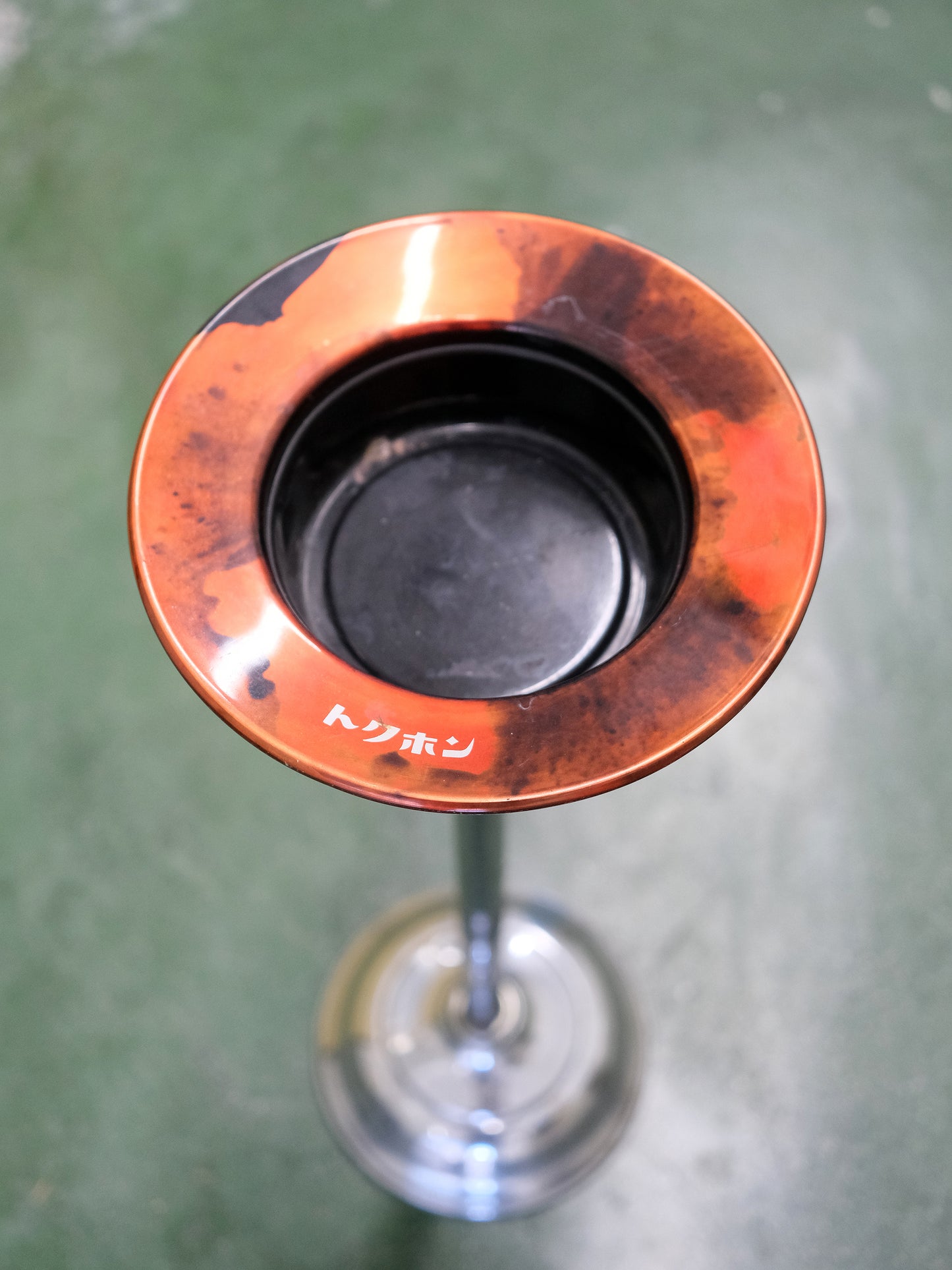 日本 舊物 トクホン 彷鐵鏽色 鐵製 藥局店 坐地 立式煙灰缸 Ashtray