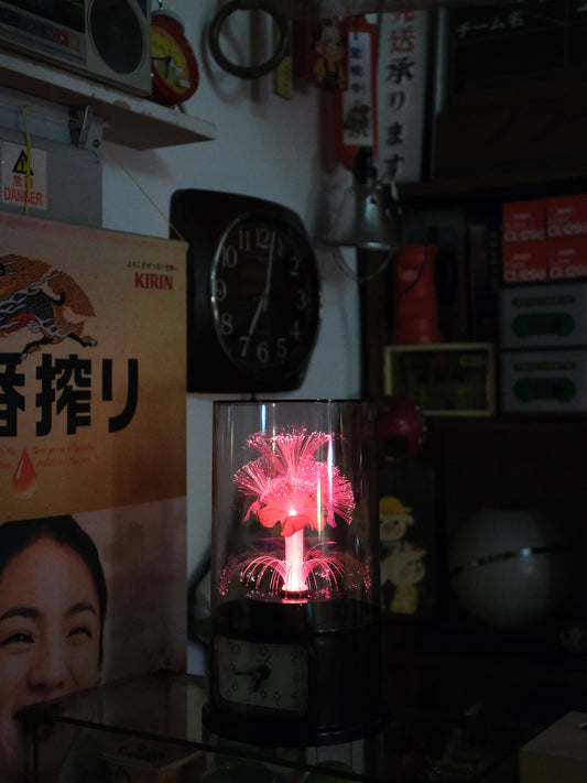 日本 Housyo 圓柱型 旋轉發光纖維花燈 石英鐘 Quartz Lamp Clock