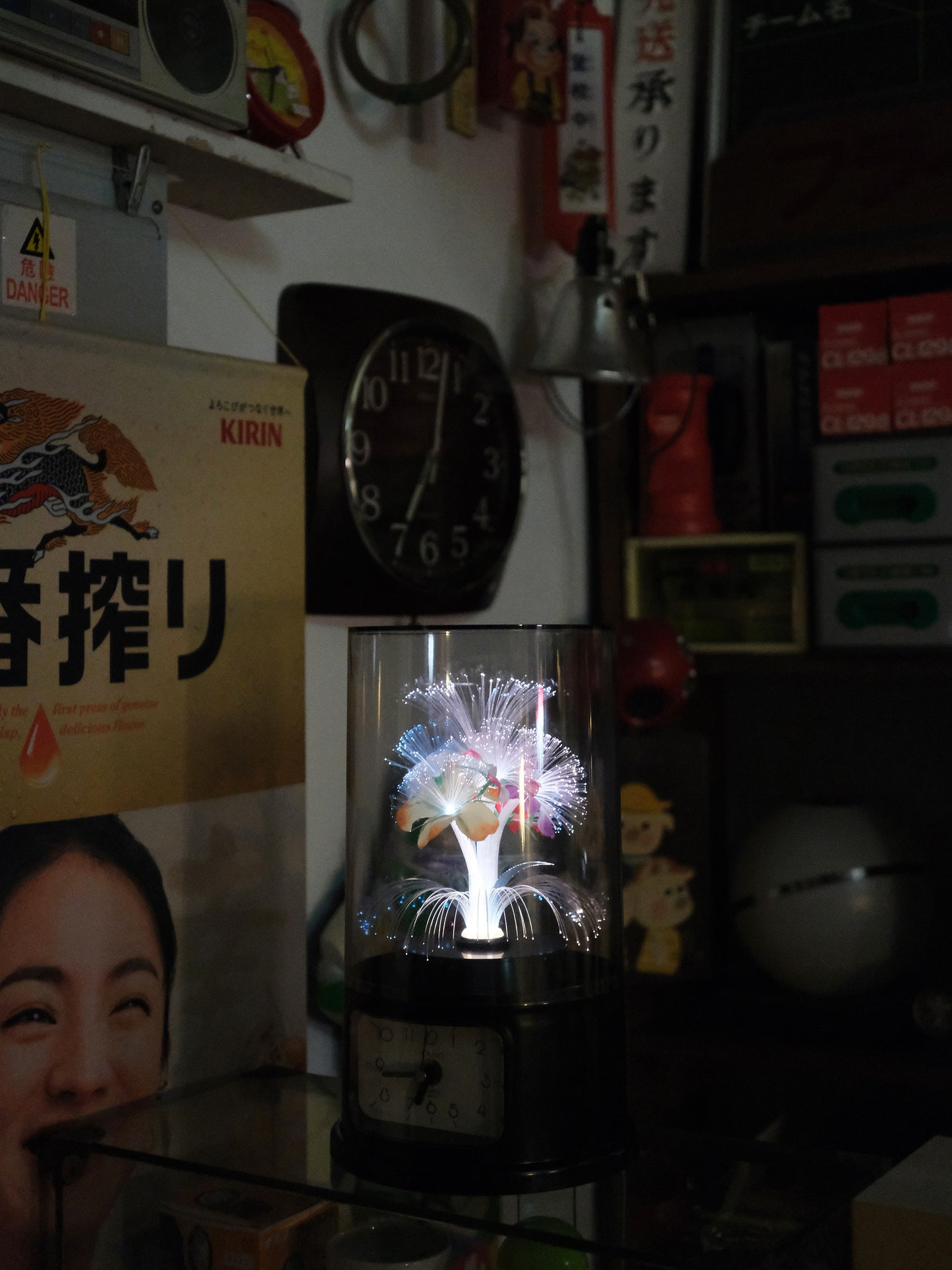 日本 Housyo 圓柱型 旋轉發光纖維花燈 石英鐘 Quartz Lamp Clock