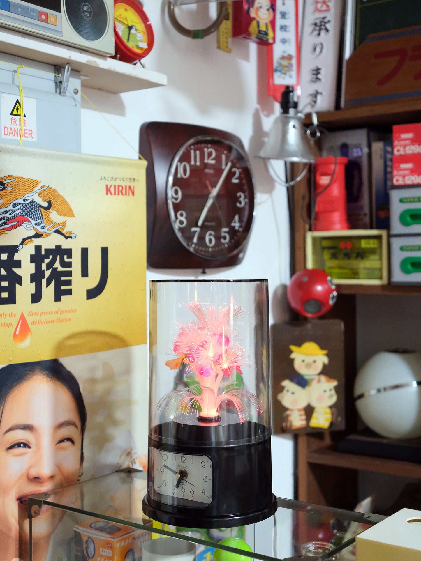 日本 Housyo 圓柱型 旋轉發光纖維花燈 石英鐘 Quartz Lamp Clock