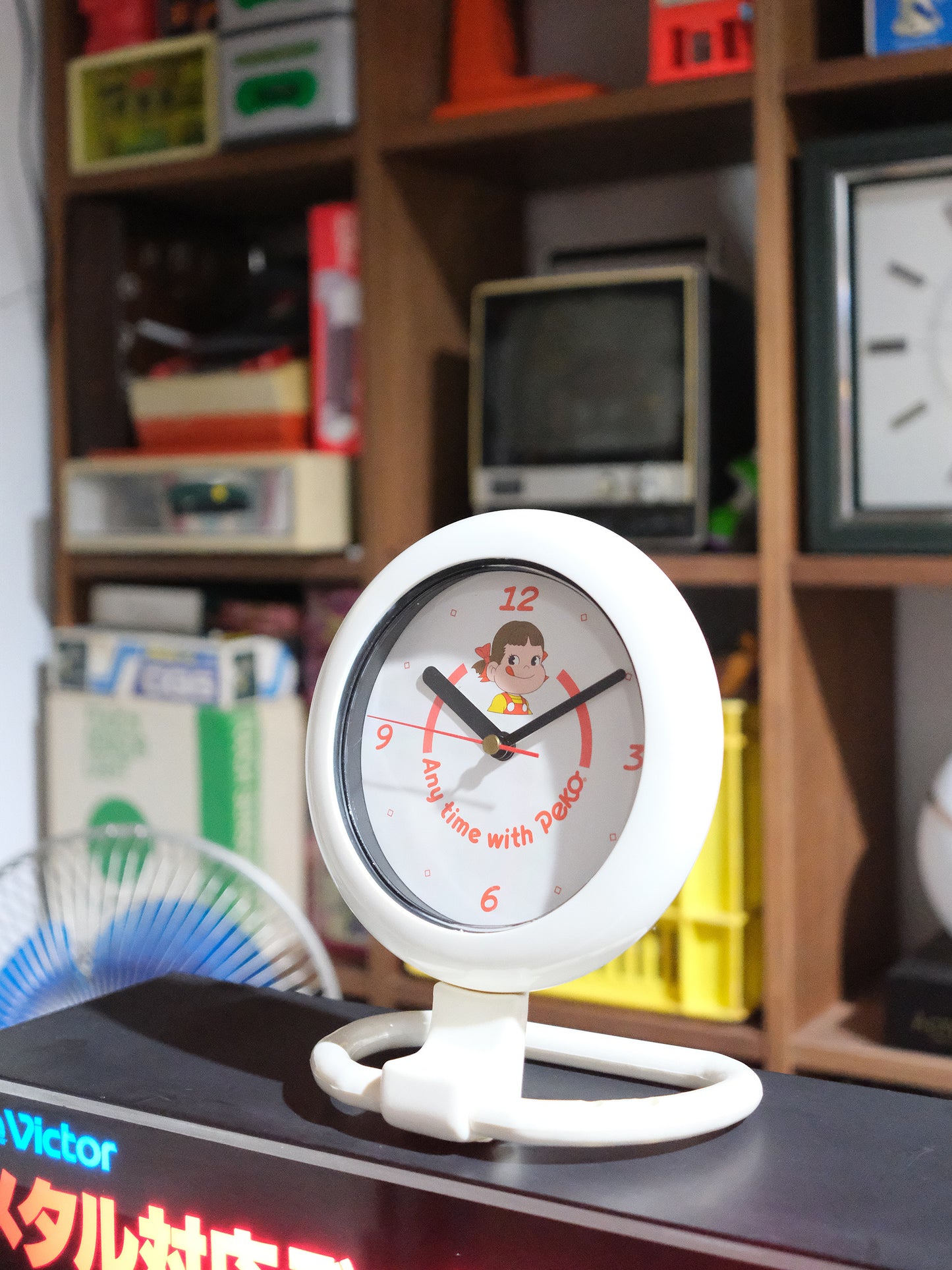 全新品 Peko 不二家 牛奶妹 掛牆 坐檯 兩用 時鐘 Clock