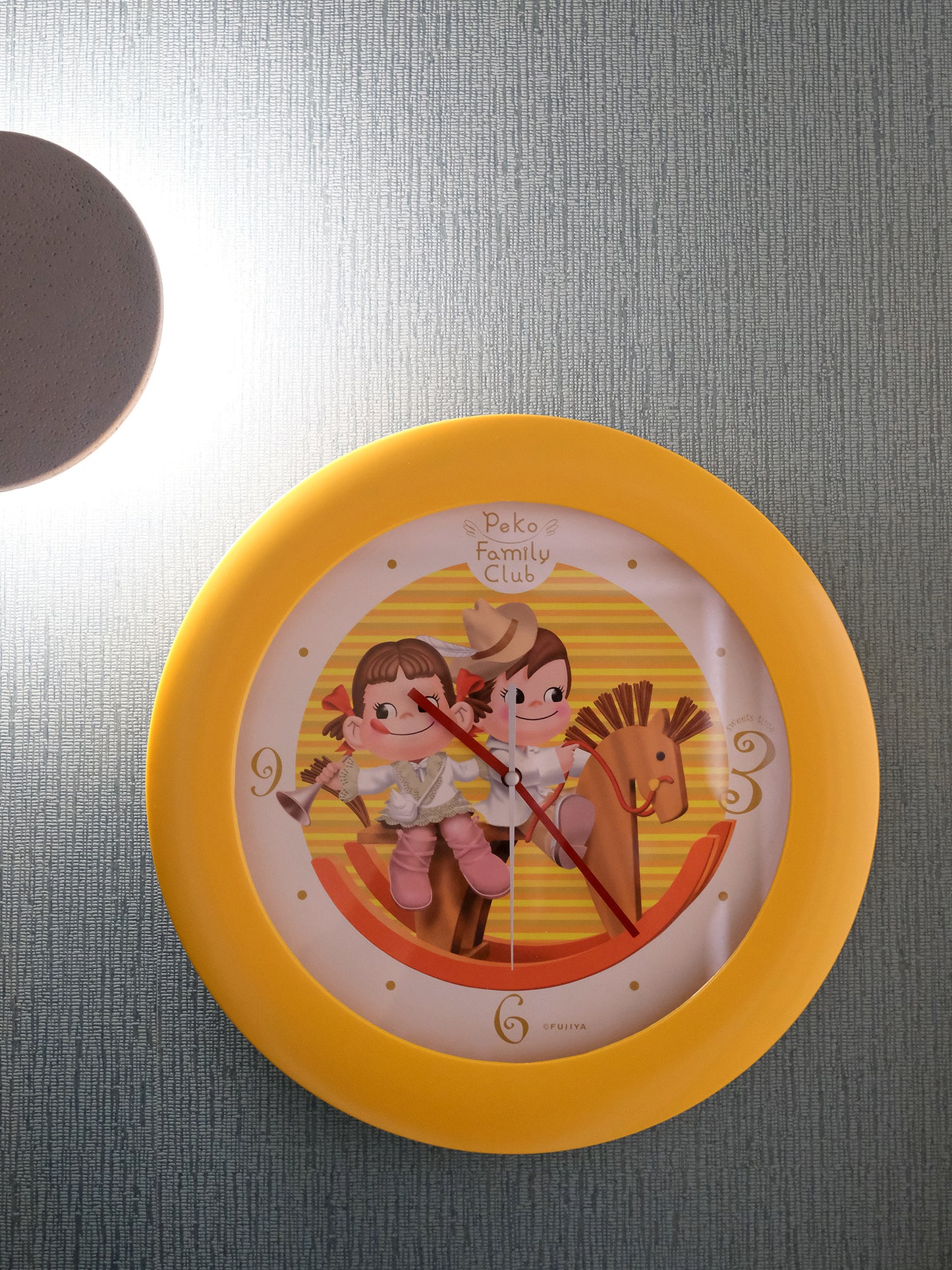 全新品 不二家 Peko Family Club 牛奶妹 黃色 掛牆 石英鐘