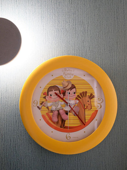 全新品 不二家 Peko Family Club 牛奶妹 黃色 掛牆 石英鐘