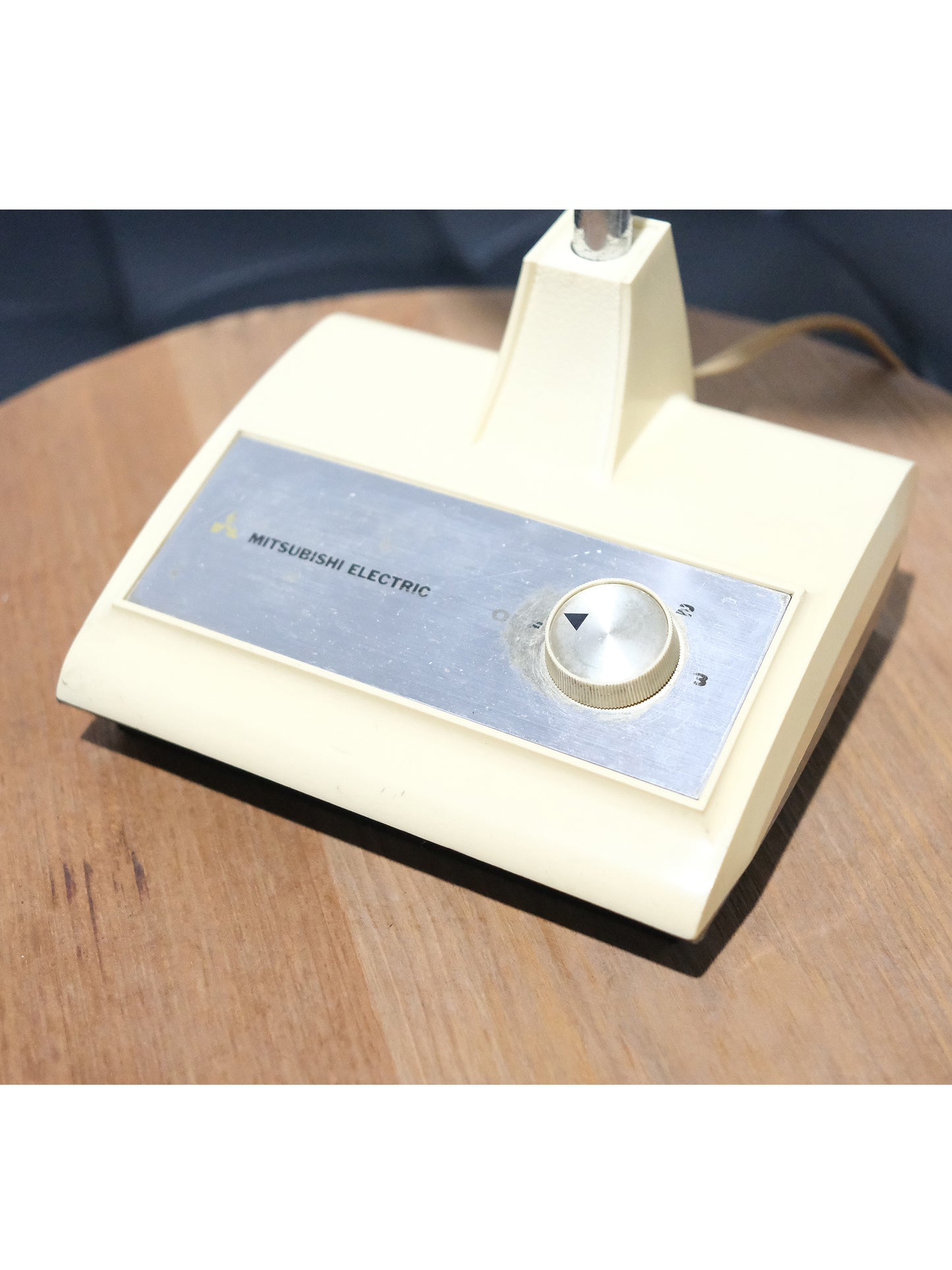 日本制 Mitsubishi 三菱 LB-301 白熱 燈色 旋鈕式 擡燈 Table Light Lamp