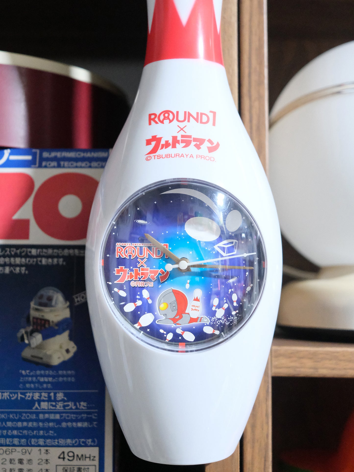 日本 Round 1 x 超人 Ultraman 連鎖遊樂店 保齡球樽做型 掛牆 石英鐘