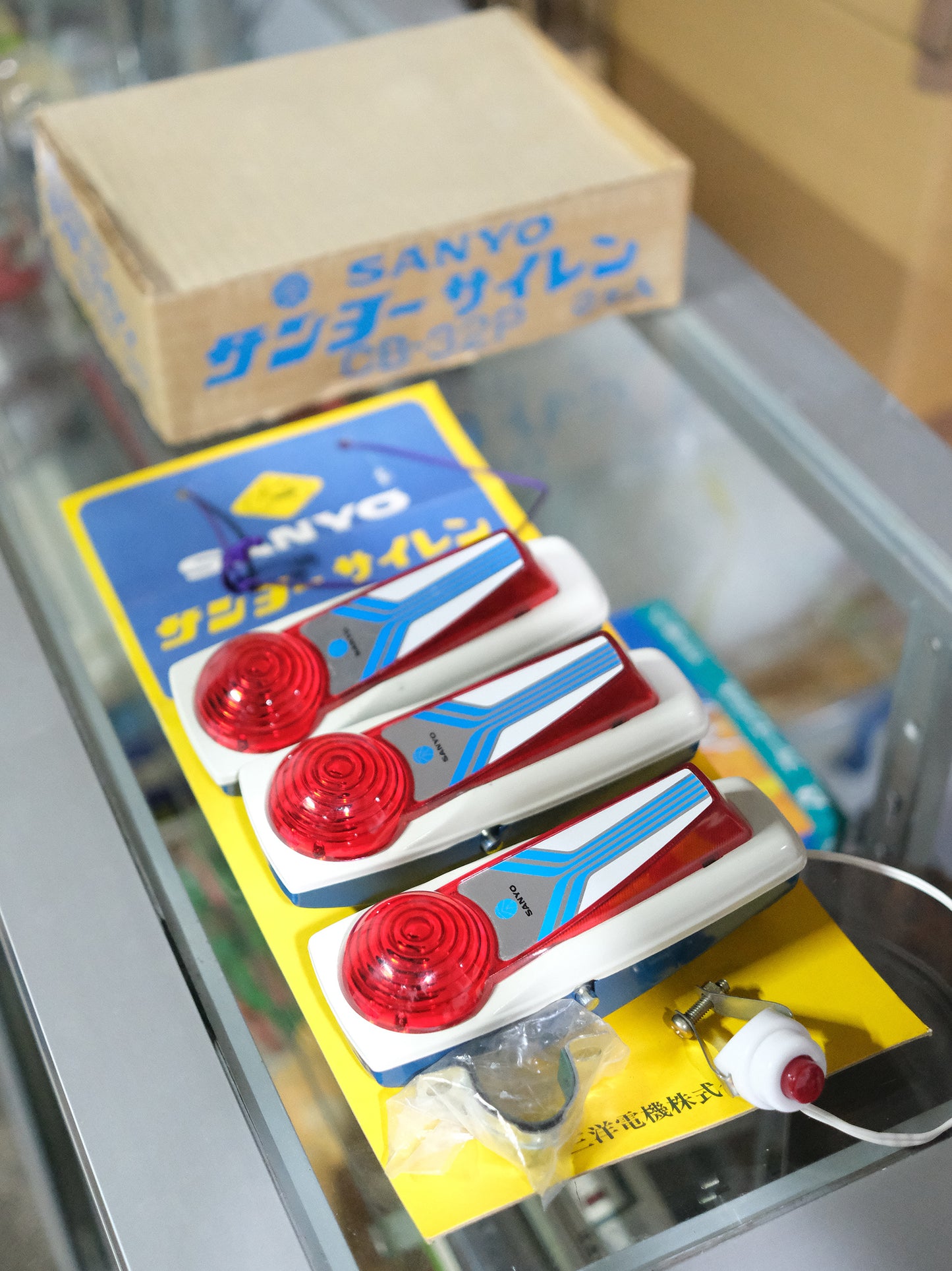 日本 Sanyo 70’s 單車用 懷舊改裝部件 警笛 發聲 發光 響鈴 x 1