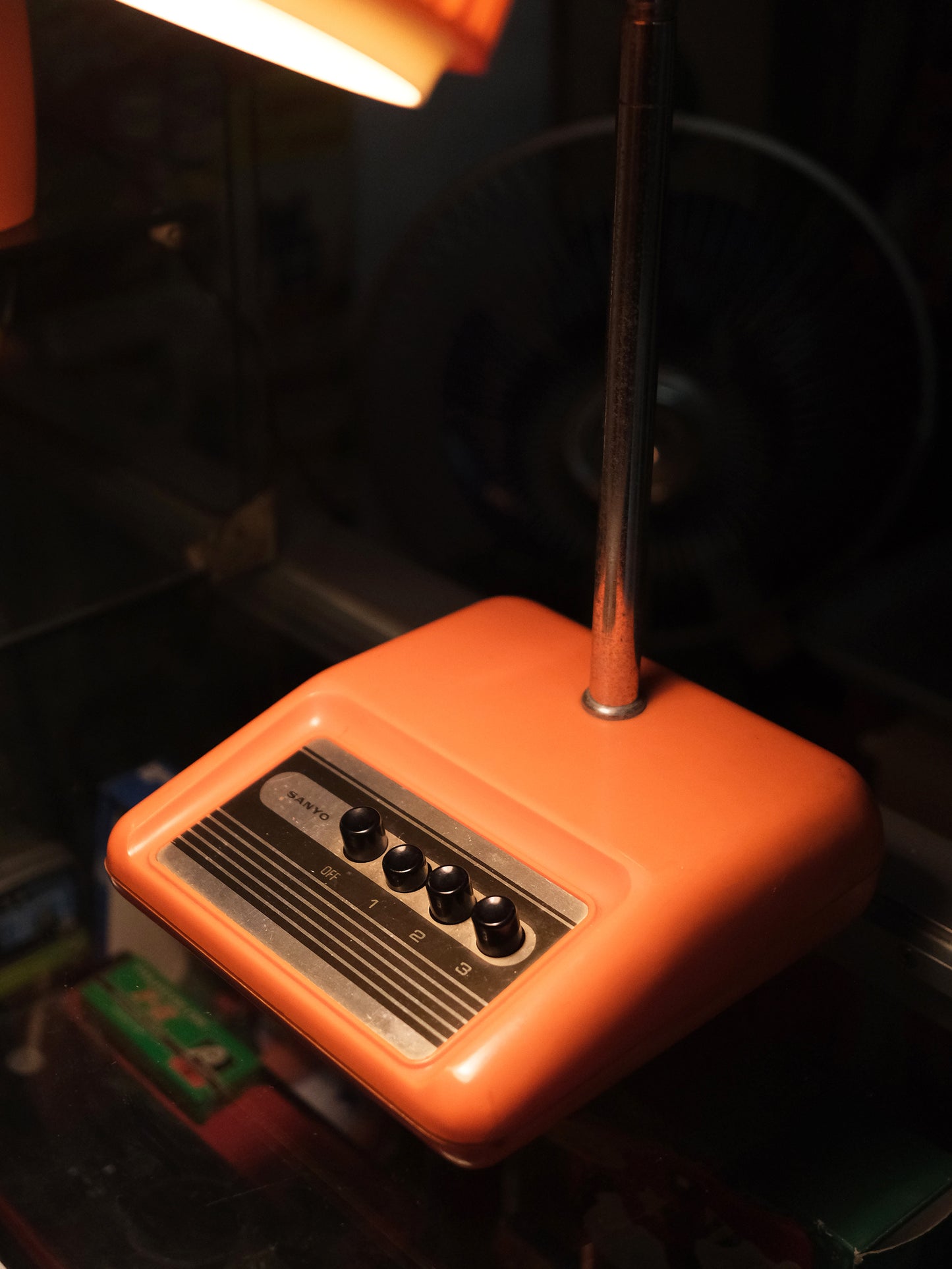 日本制 Sanyo 三洋 LS-317N  橙色 按鈕式 白熱燈 擡燈 Lamp