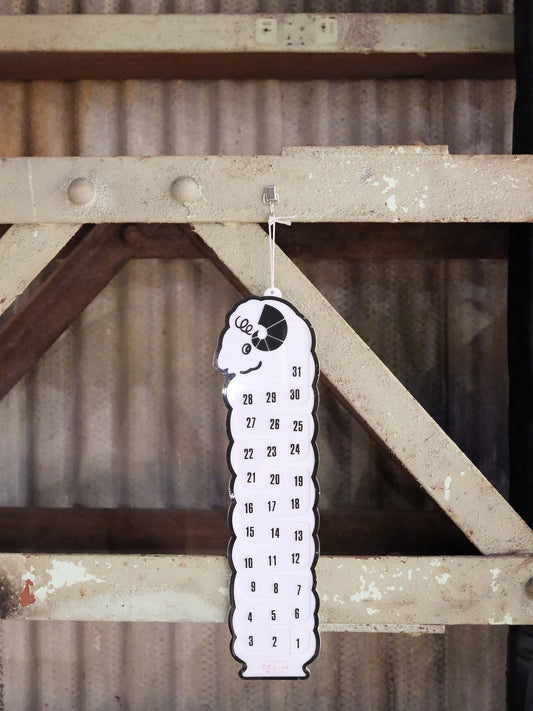 全新品 Shaddy Sheep Coin Calendar 羊型 掛牆 投幣式 日曆 貯金箱