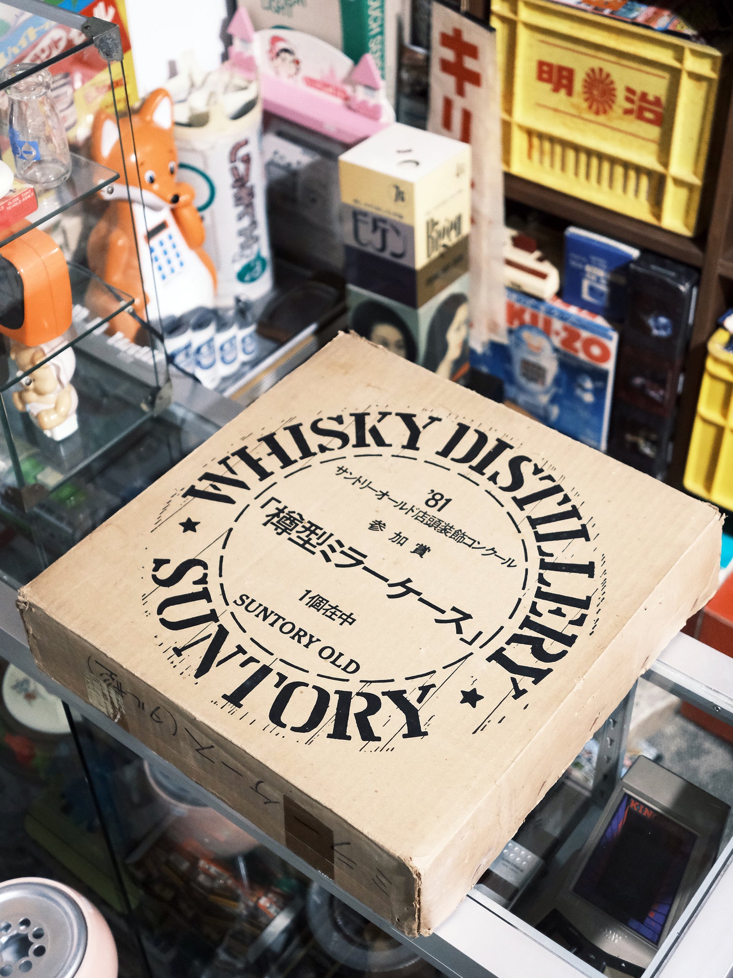 日本 Suntory Whisky 酒廠 店頭裝飾 樽型 掛牆 鏡子 鏡子櫃