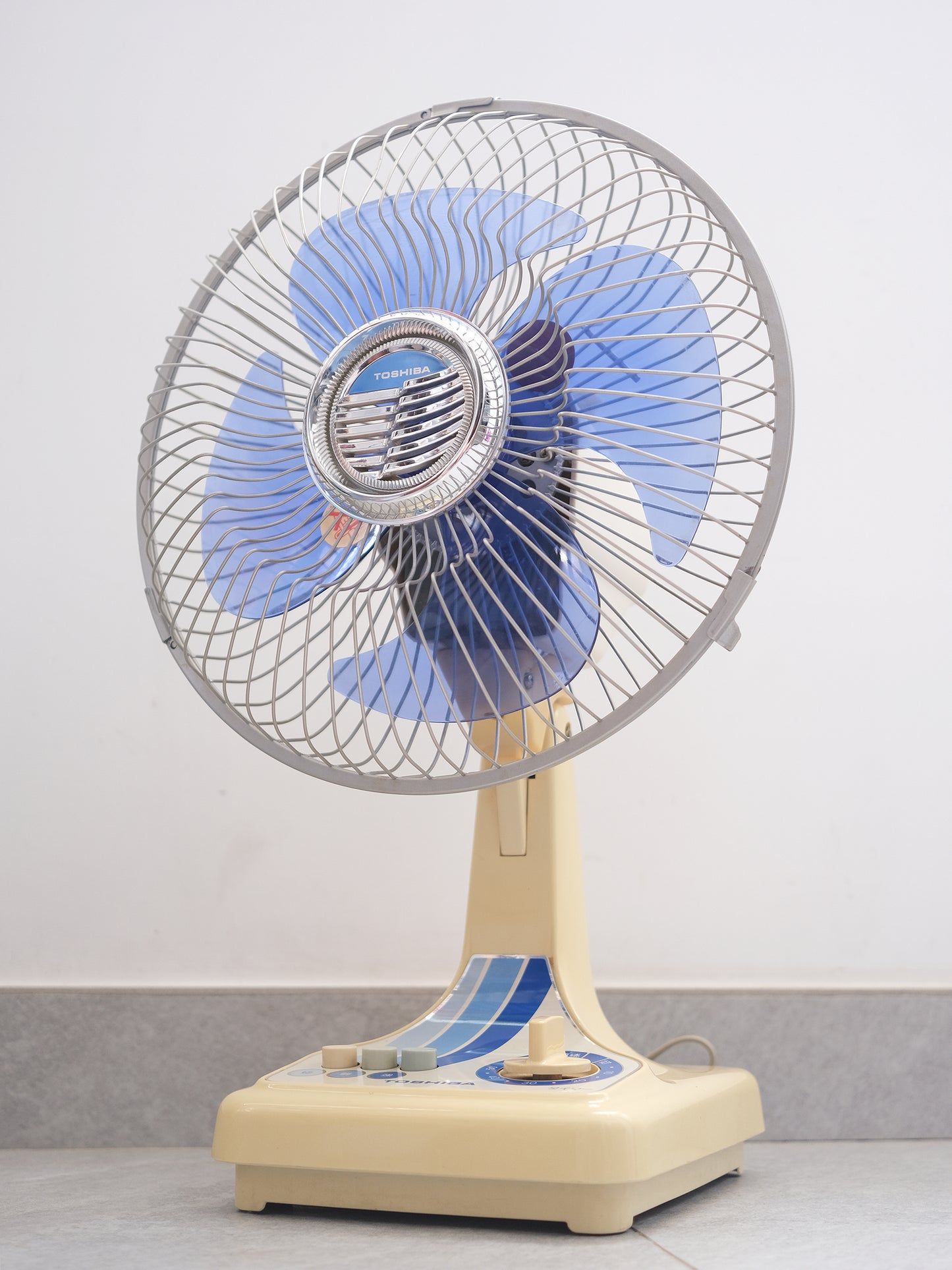 日本制 1983 Toshiba 東芝 F-112B 四葉 兩段風速調節 小巧型 電風扇 Electric fan