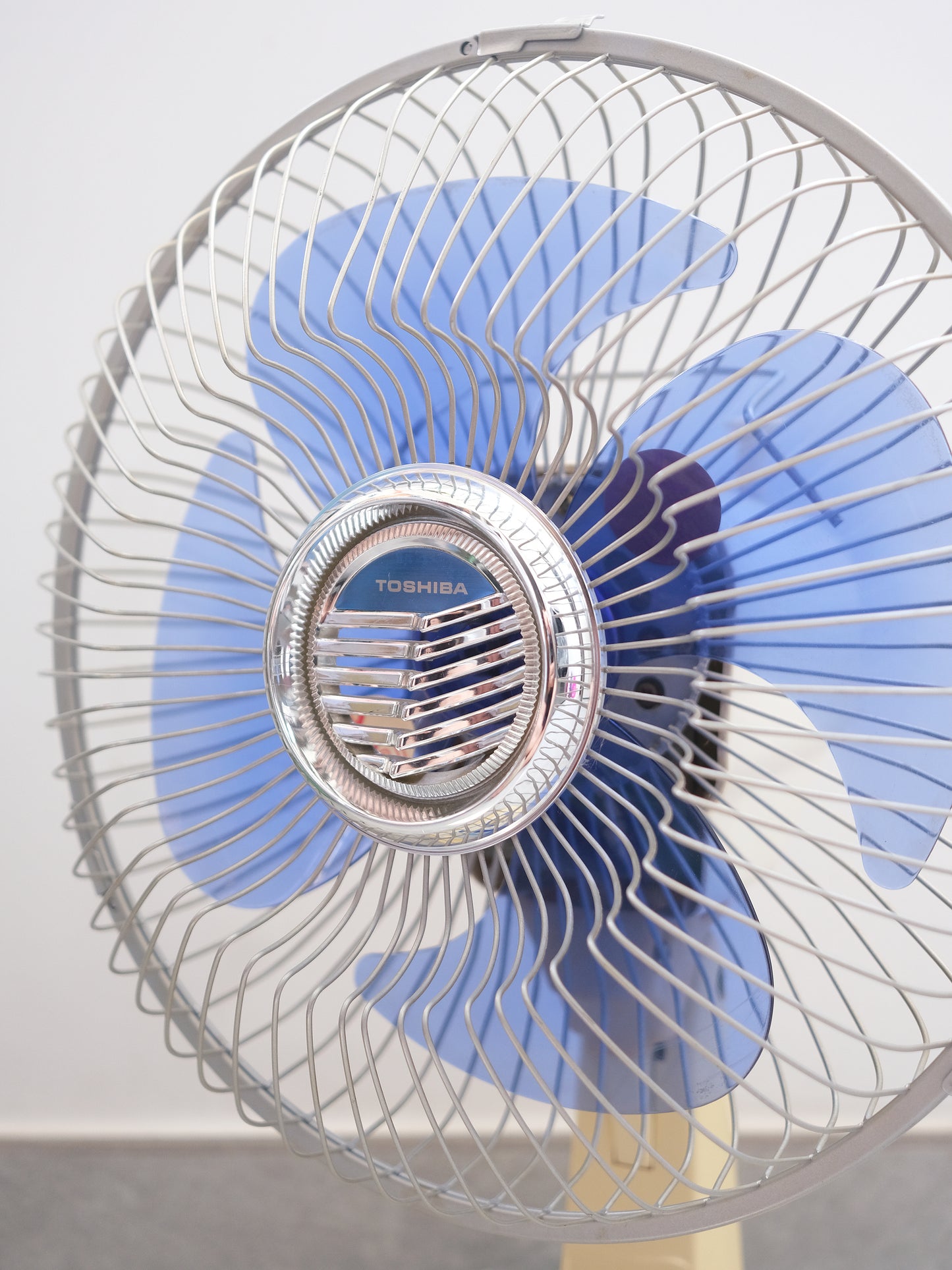 日本制 1983 Toshiba 東芝 F-112B 四葉 兩段風速調節 小巧型 電風扇 Electric fan