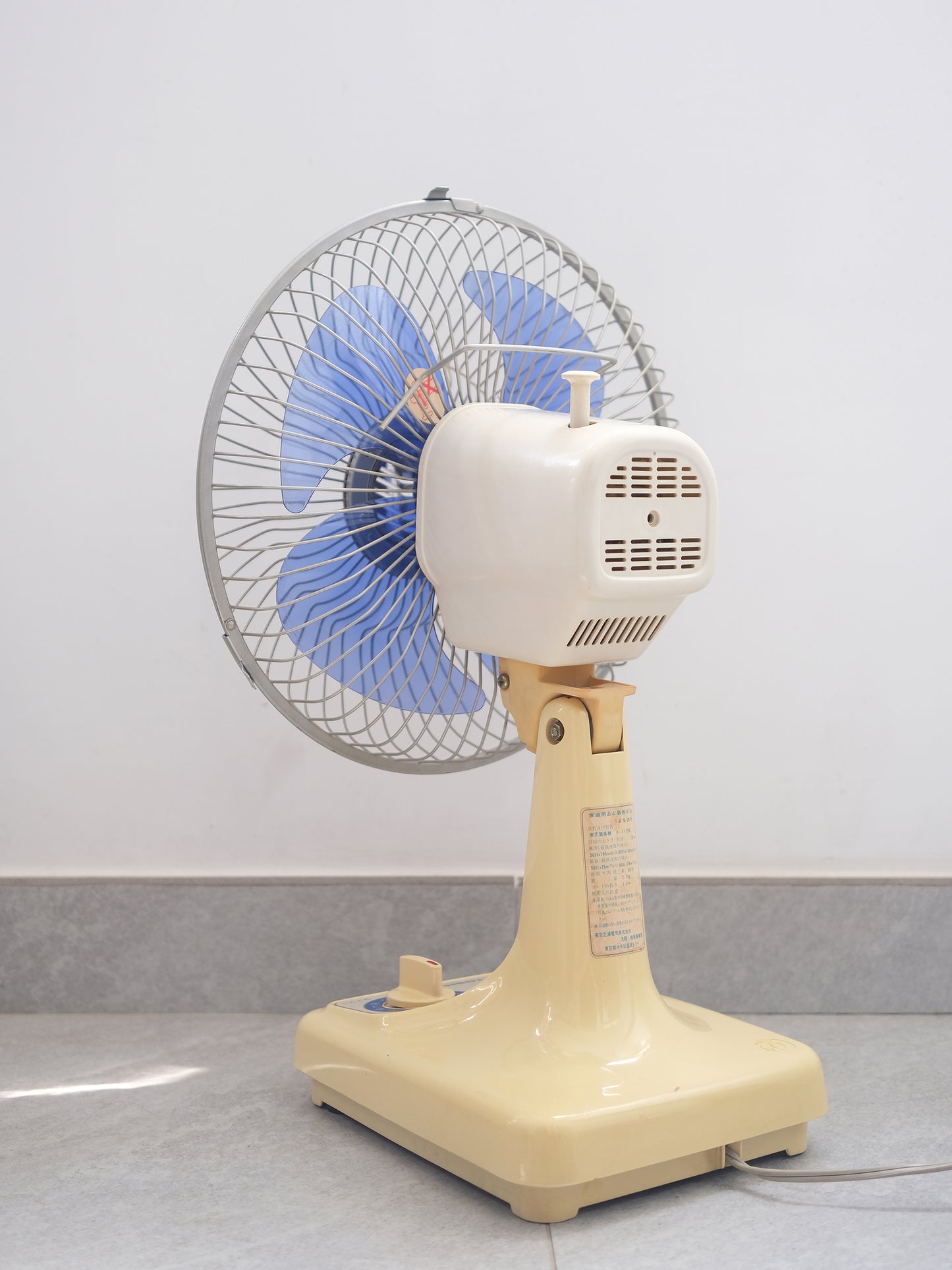 日本制 1983 Toshiba 東芝 F-112B 四葉 兩段風速調節 小巧型 電風扇 Electric fan
