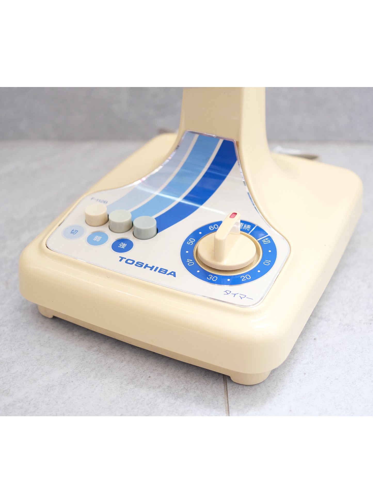 日本制 1983 Toshiba 東芝 F-112B 四葉 兩段風速調節 小巧型 電風扇 Electric fan