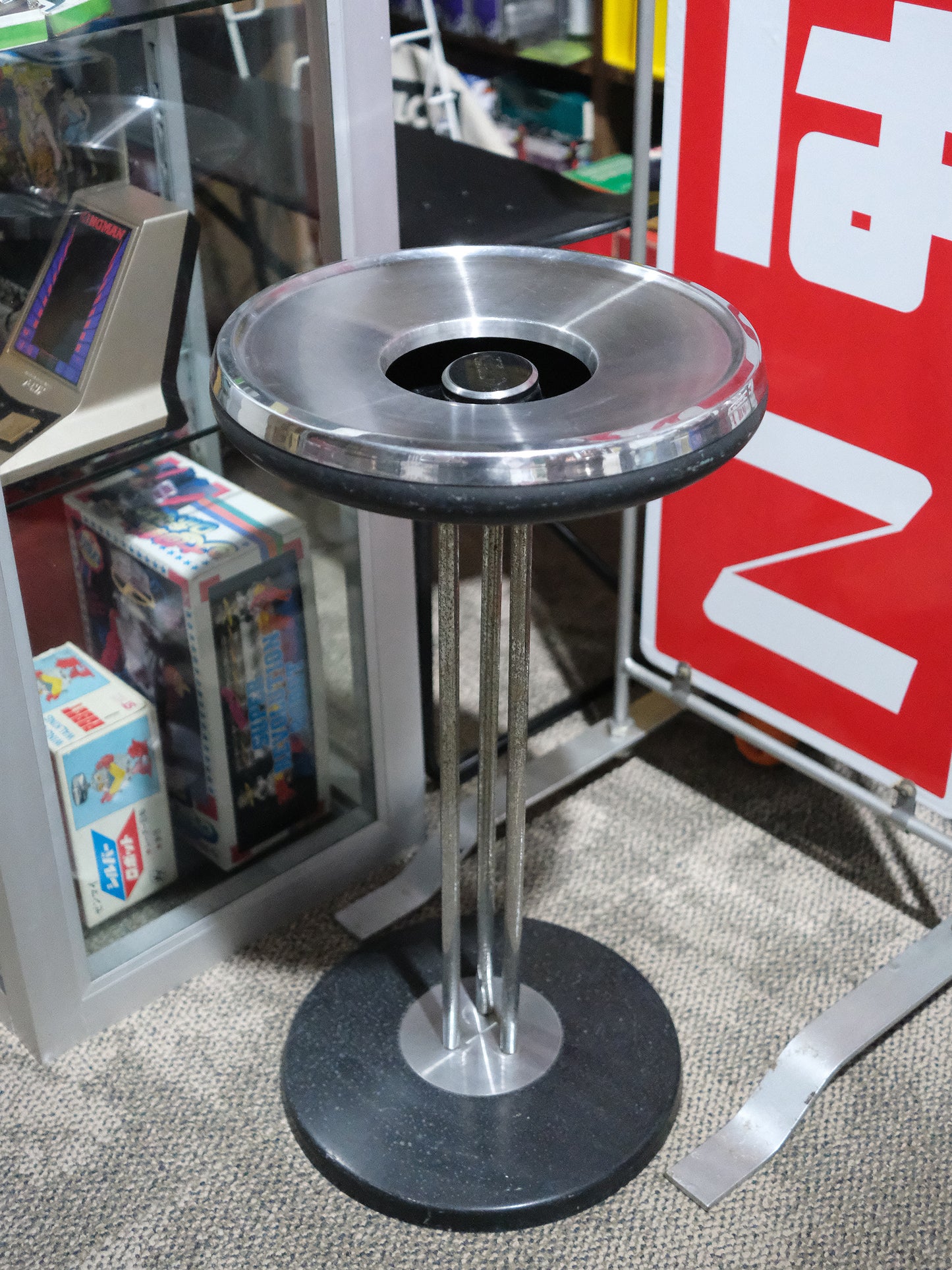日本 昭和 70‘s 飛碟圓形 三腳 鐵製 喫茶店 坐地 立式煙灰缸 Ashtray