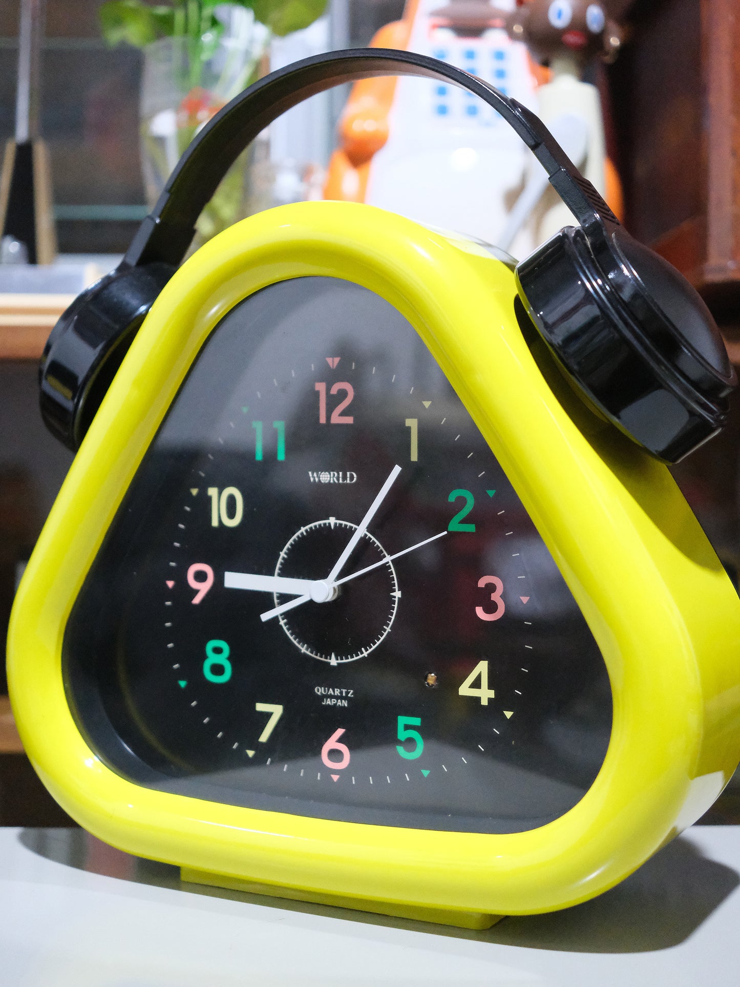 日本 Headphone 設計 三角形 掛牆 石英鐘 時鐘 Quartz Clock 瑕疵
