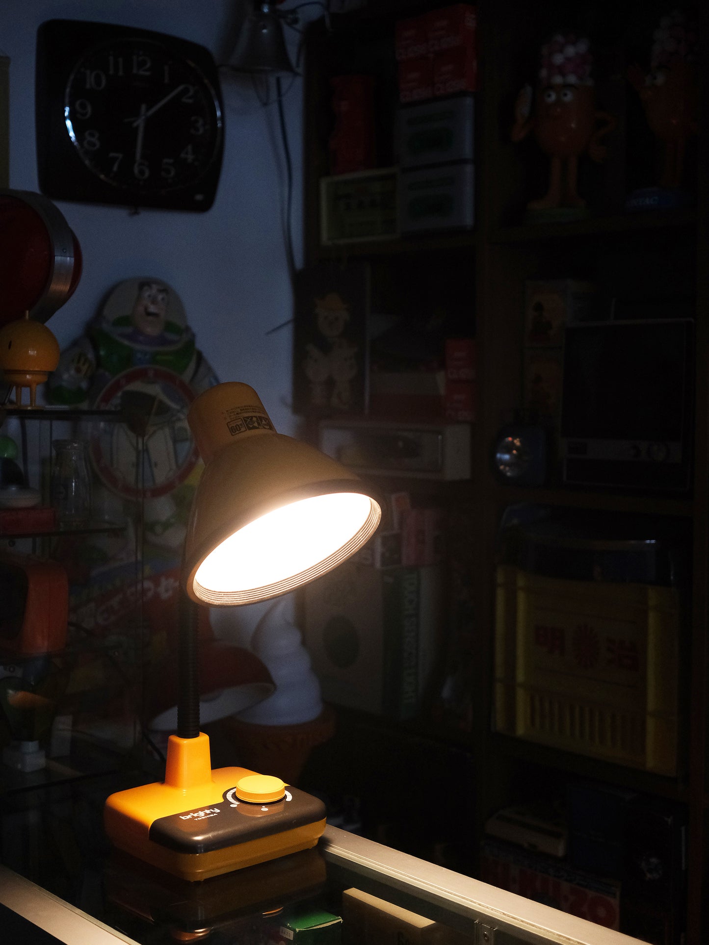 Toshiba Brighty IL-1420Y 黃色 旋鈕式 白熱燈 擡燈 Table Light