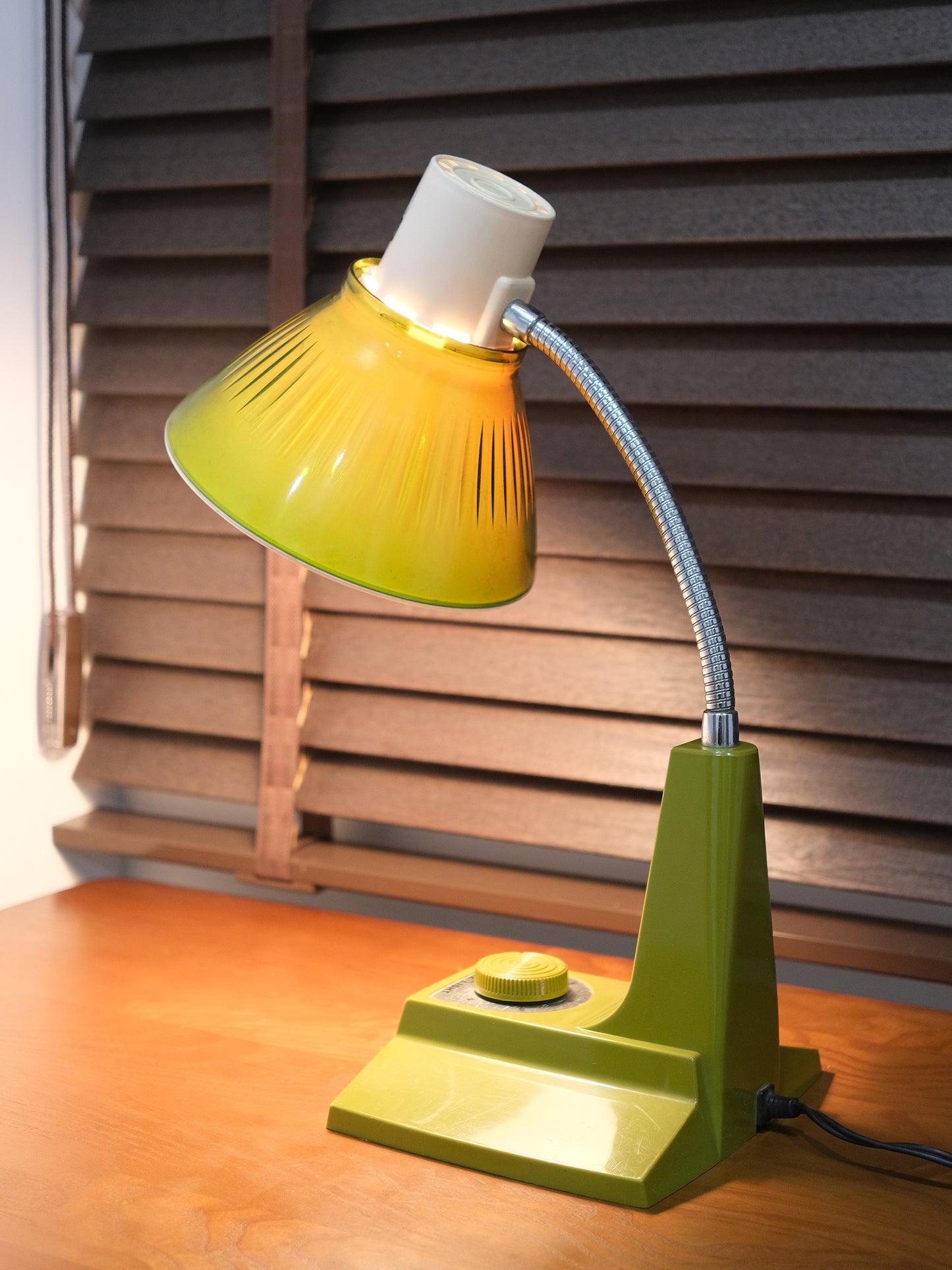 日本制 昭和 小泉產業 白熱 綠色 擡燈 Table Light Lamp