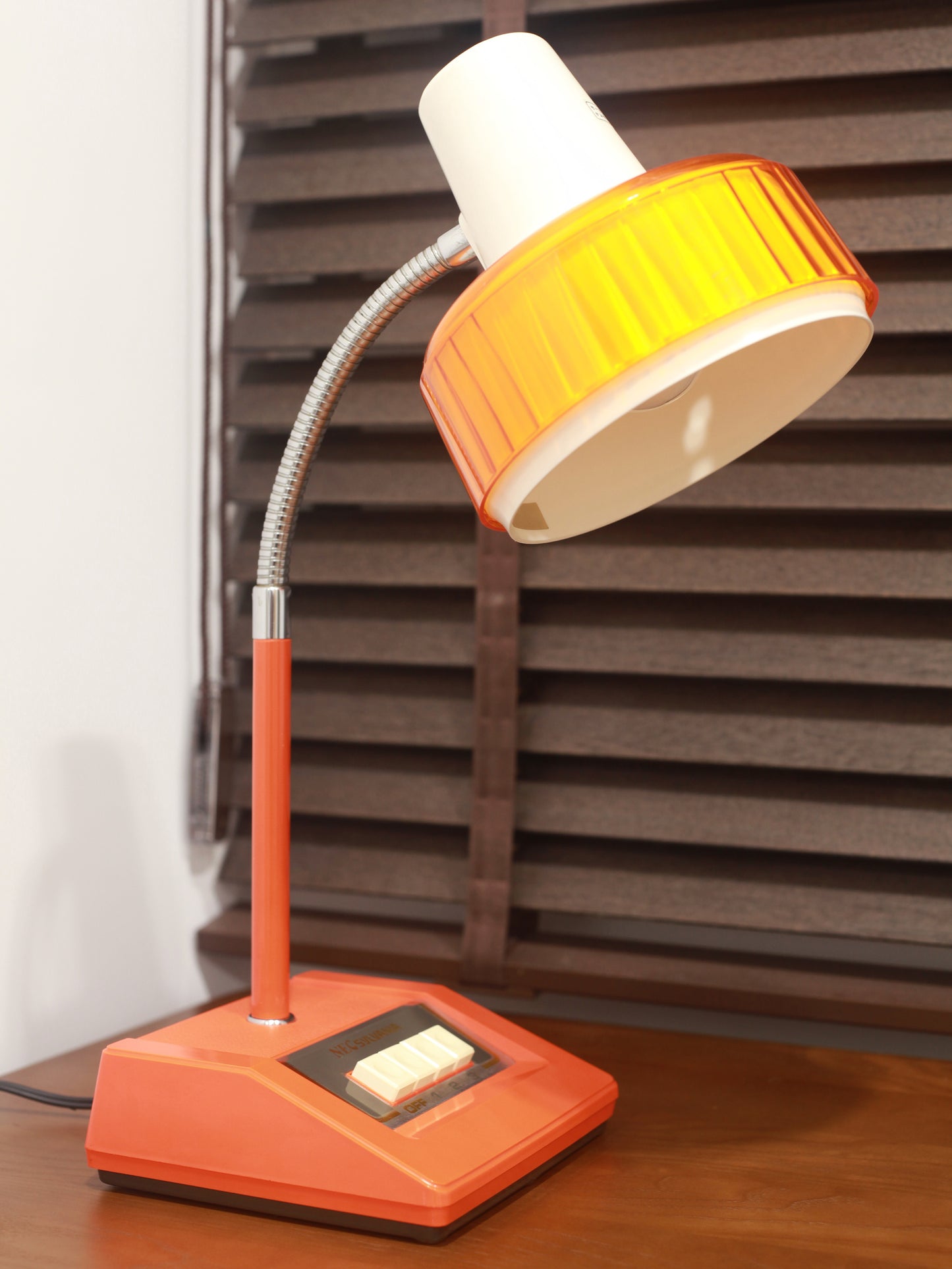 日本制 昭和 NEC 日電 Sylvania 按鈕式 白熱 橙色 擡燈 Table Light Lamp