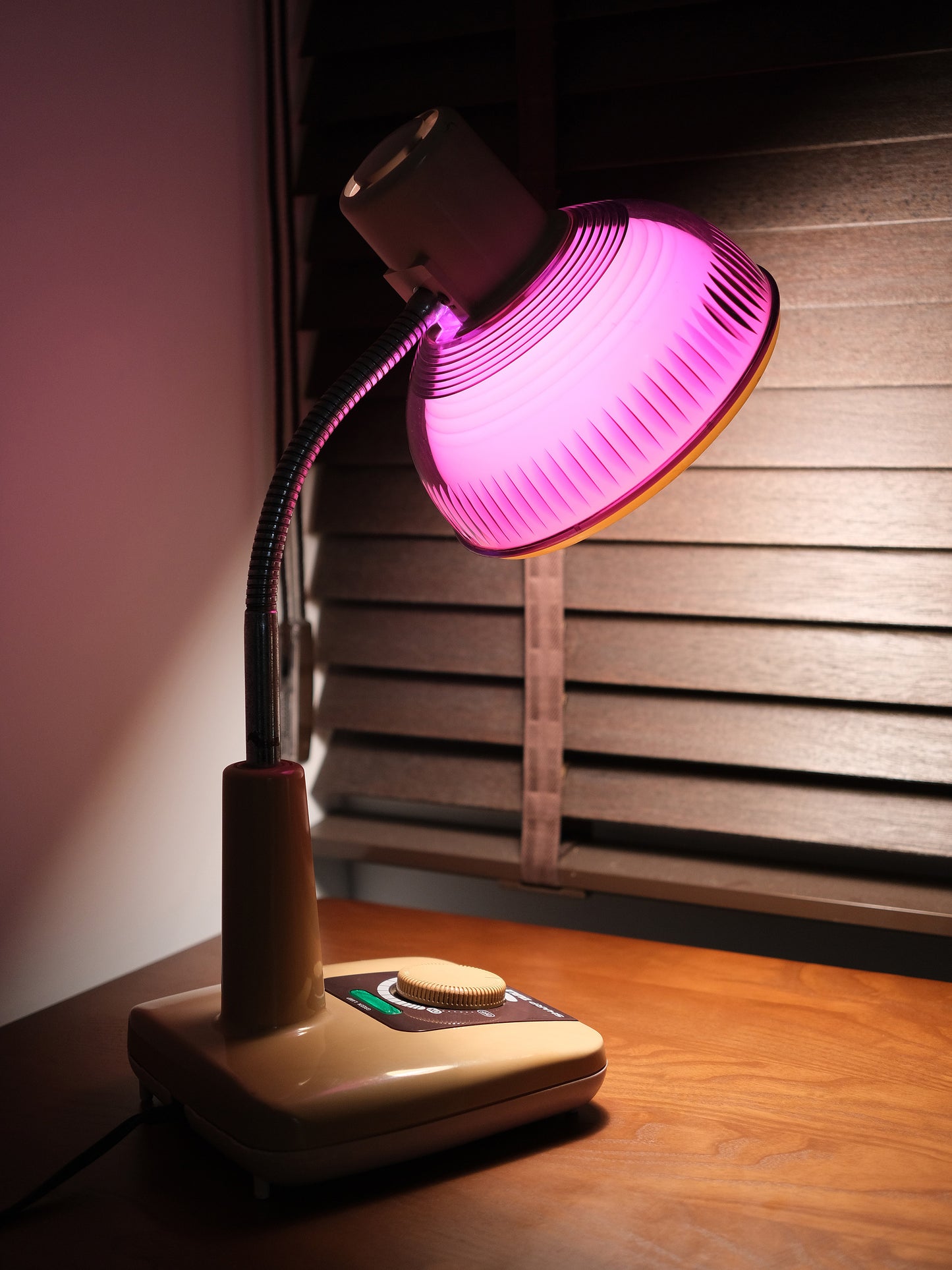 日本制 昭和 Sharp 聲寶 LS-912 白熱 紫色 擡燈 Table Light Lamp