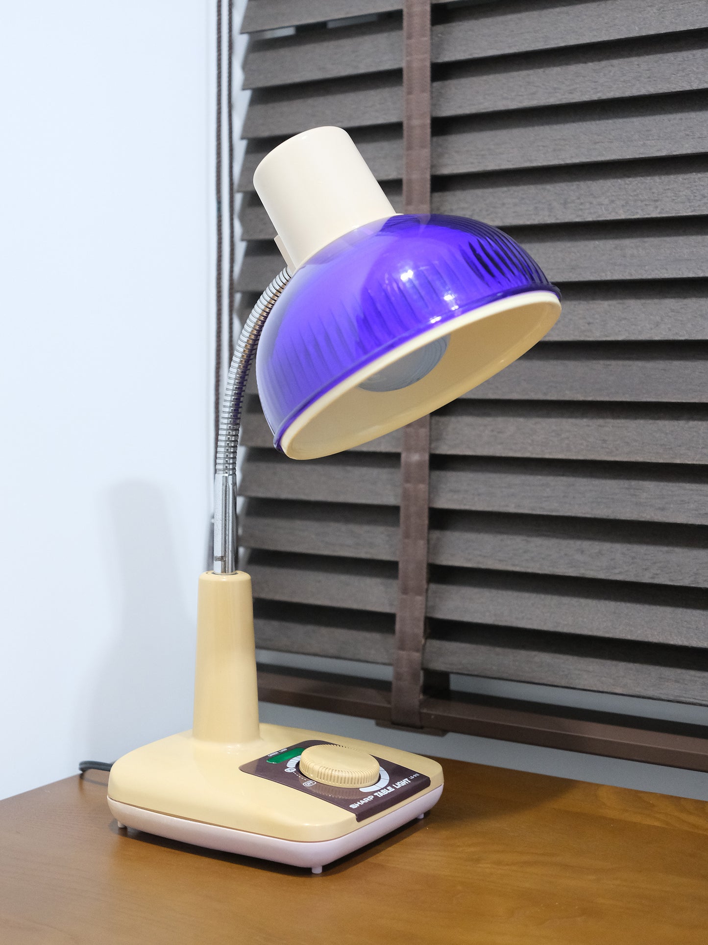 日本制 昭和 Sharp 聲寶 LS-912 白熱 紫色 擡燈 Table Light Lamp