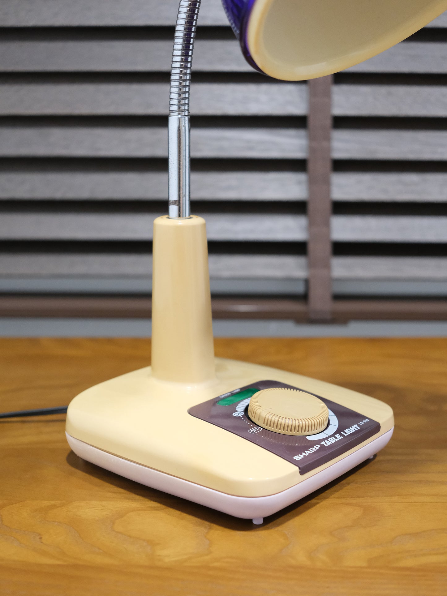 日本制 昭和 Sharp 聲寶 LS-912 白熱 紫色 擡燈 Table Light Lamp