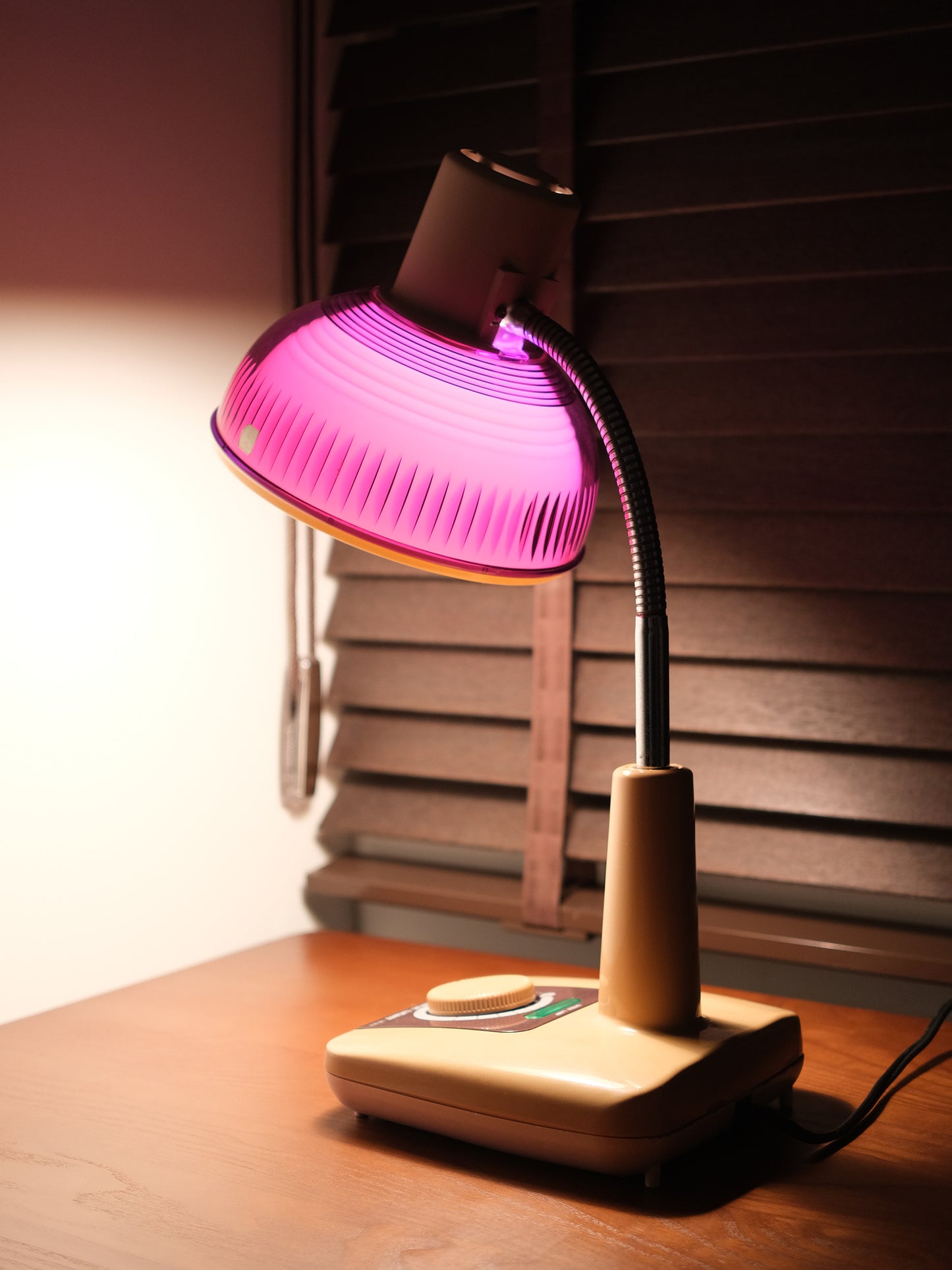 日本制 昭和 Sharp 聲寶 LS-912 白熱 紫色 擡燈 Table Light Lamp