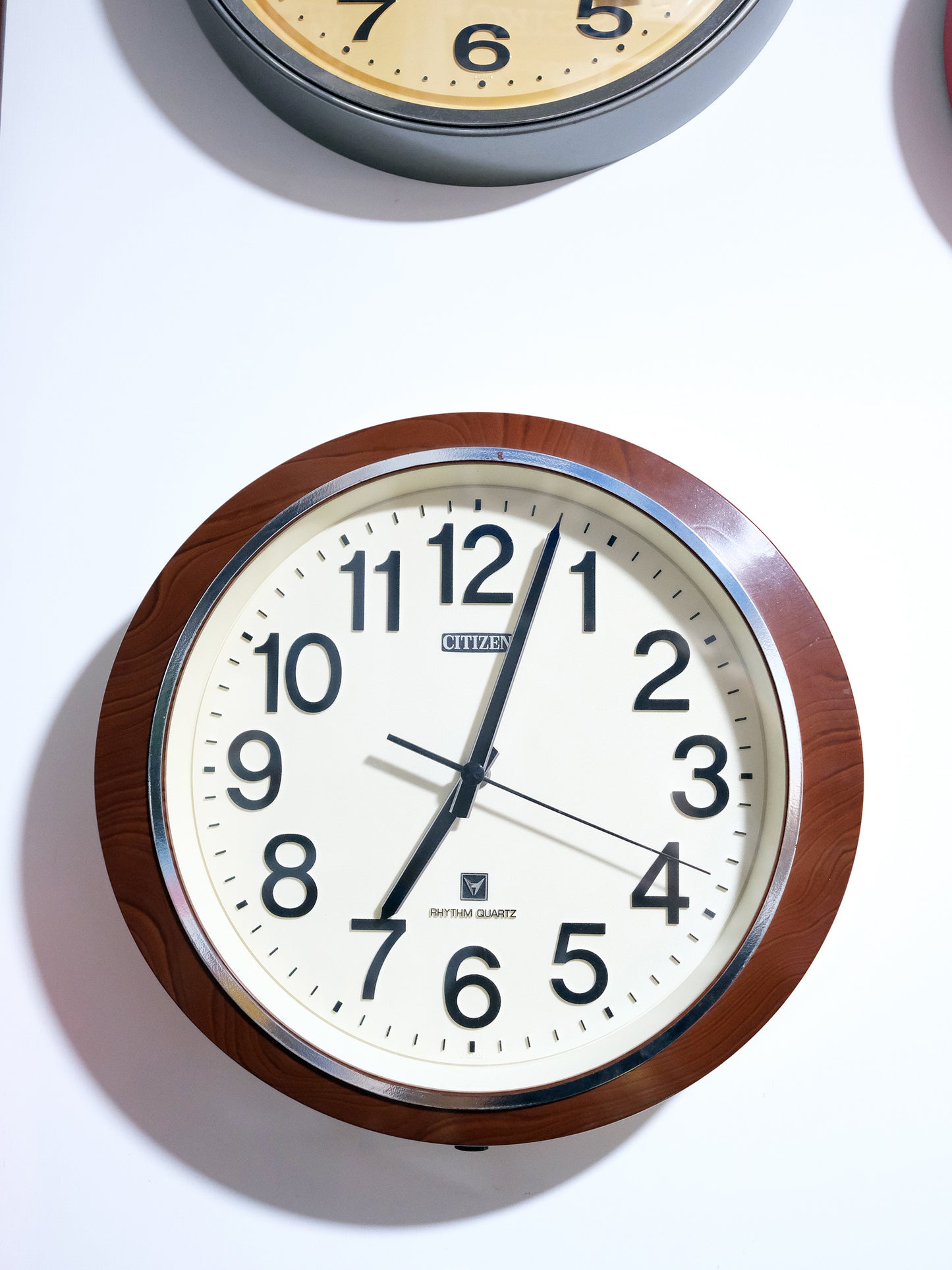 日本 CITIZEN Rhythm Quartz 木紋 掛牆鐘 水晶時計