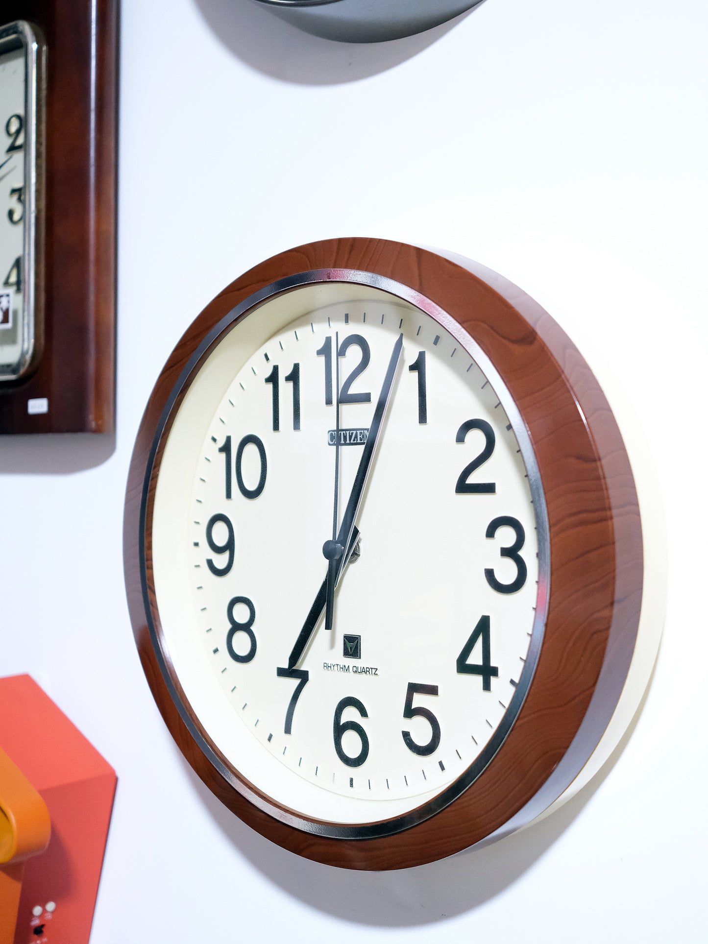 日本 CITIZEN Rhythm Quartz 木紋 掛牆鐘 水晶時計