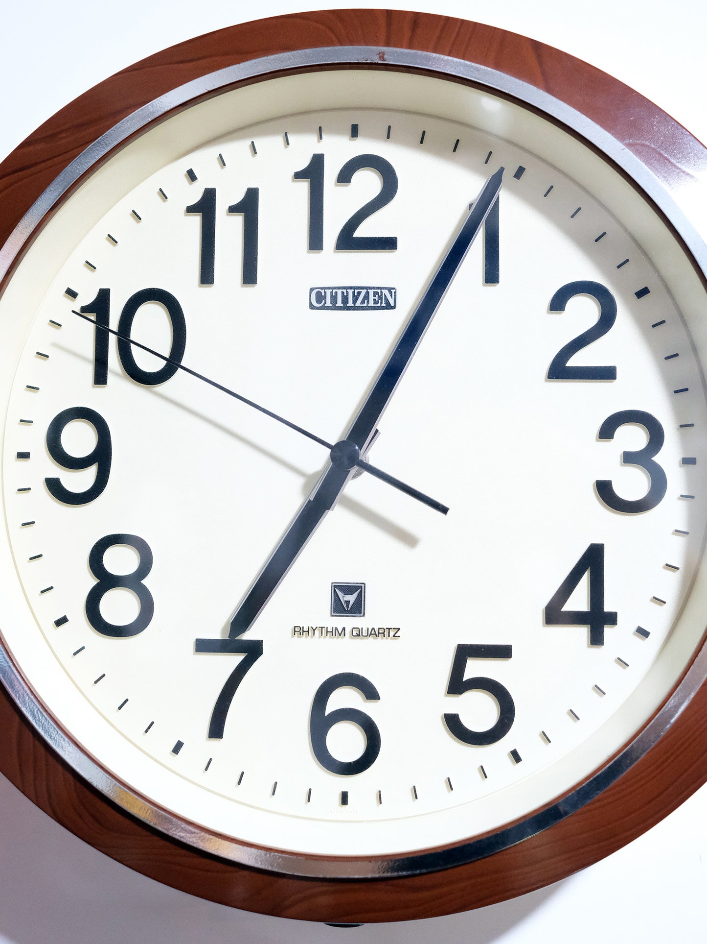 日本 CITIZEN Rhythm Quartz 木紋 掛牆鐘 水晶時計