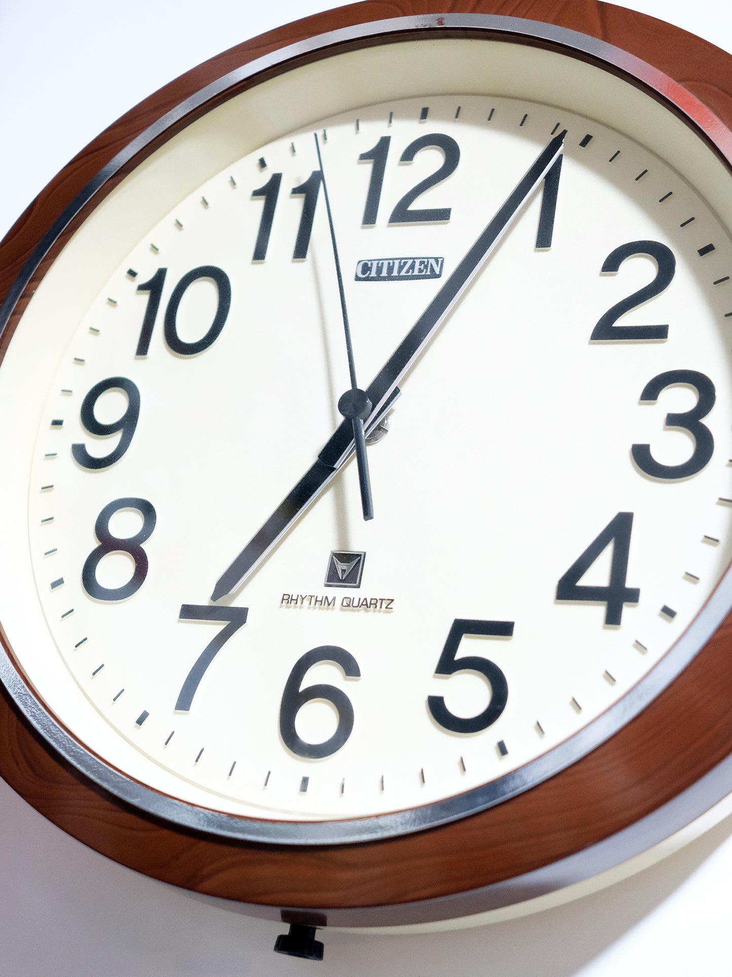 日本 CITIZEN Rhythm Quartz 木紋 掛牆鐘 水晶時計