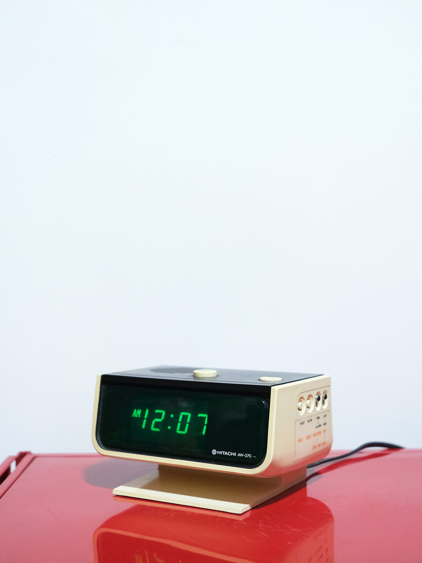 Hitachi AW-270 Digital Alarm Clock 太空感 電子鬧鐘時計