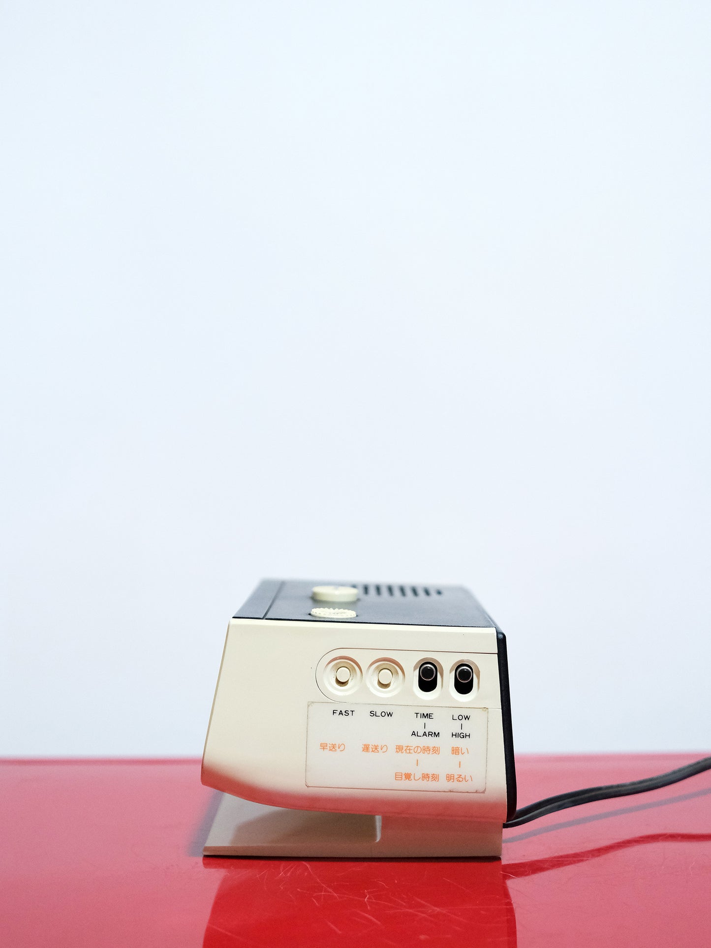 Hitachi AW-270 Digital Alarm Clock 太空感 電子鬧鐘時計