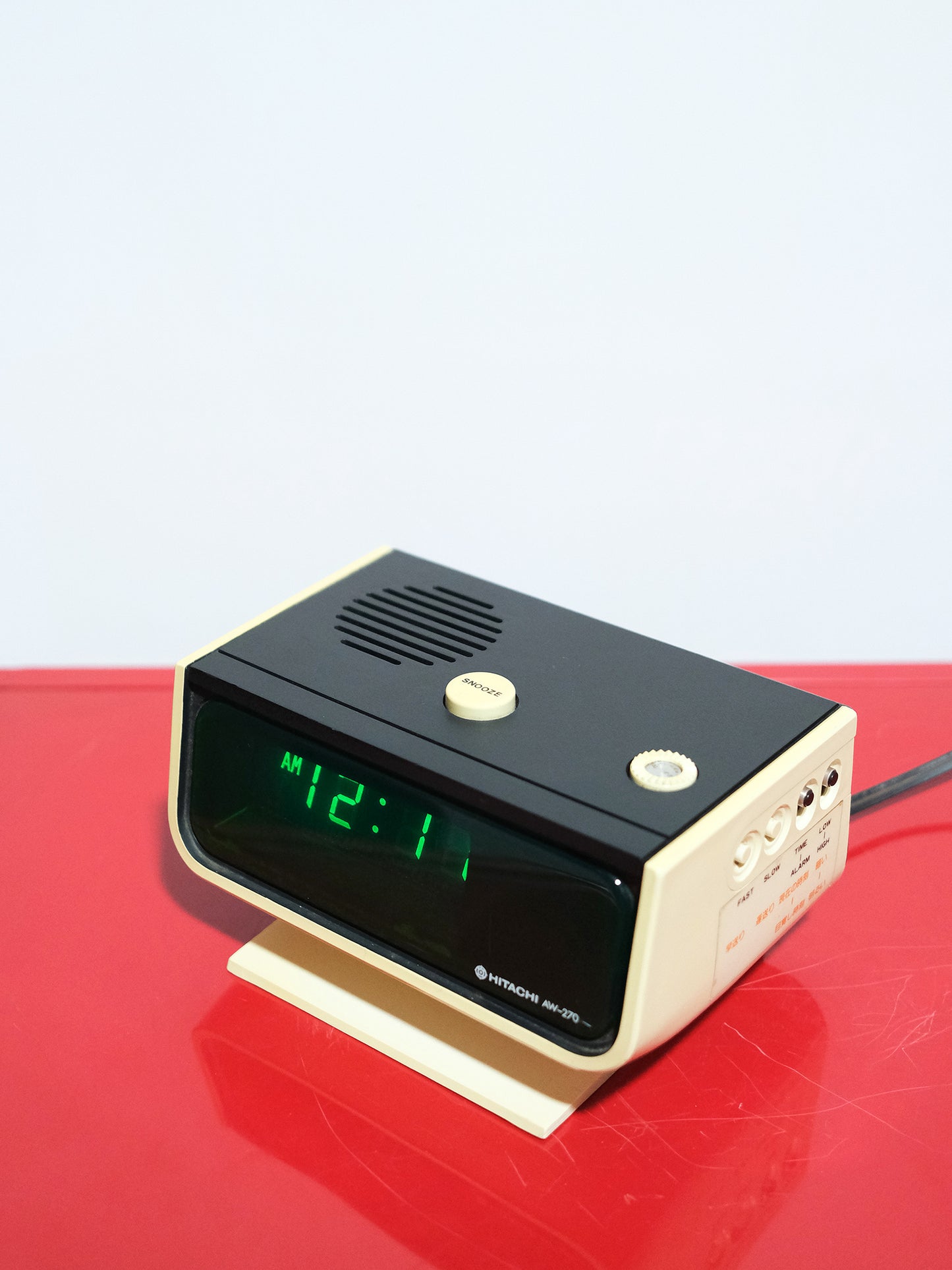 Hitachi AW-270 Digital Alarm Clock 太空感 電子鬧鐘時計