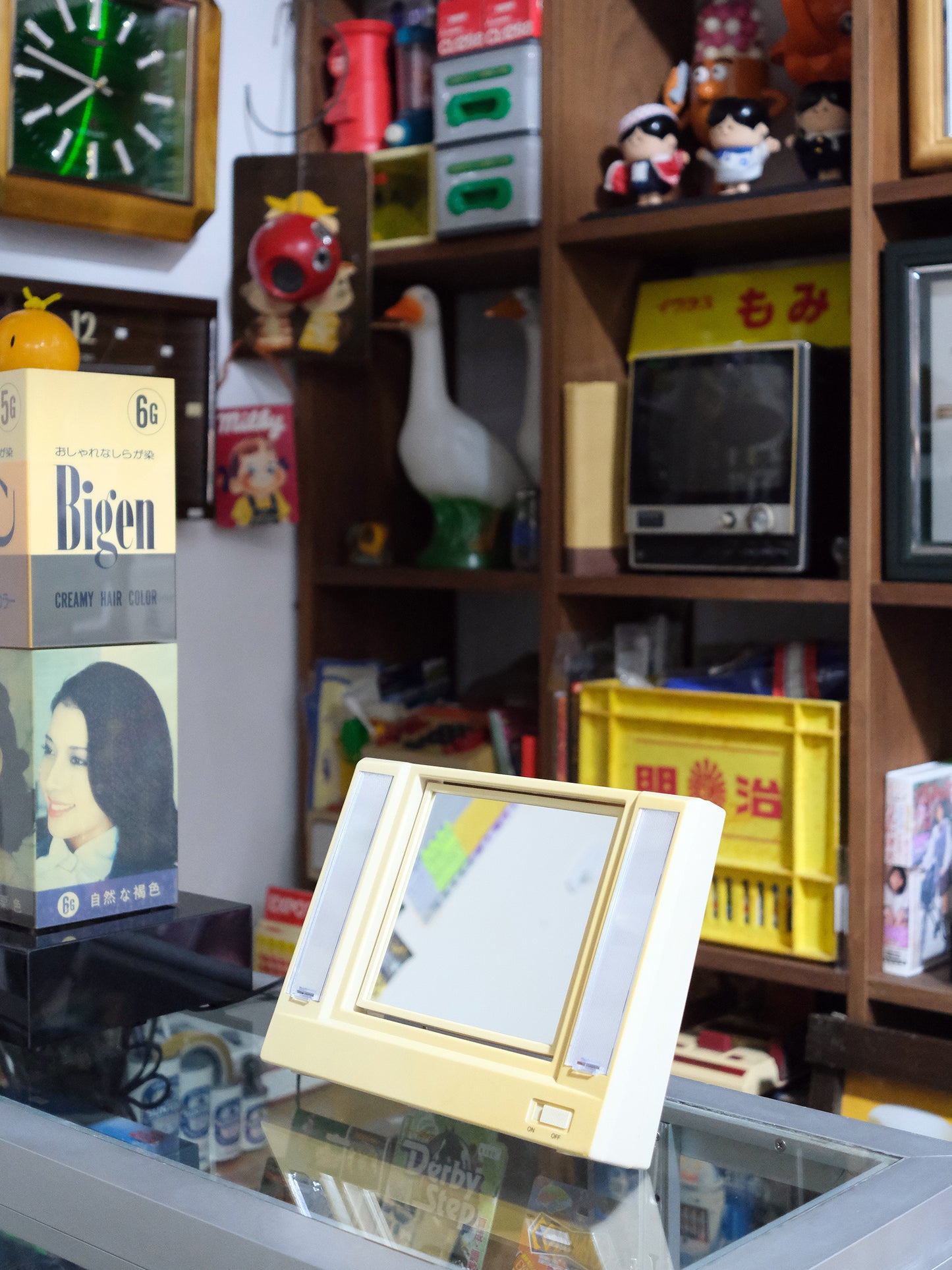 1986年 香港製 復古 AVON 雙面 發光 座擡 化妝鏡 鏡子