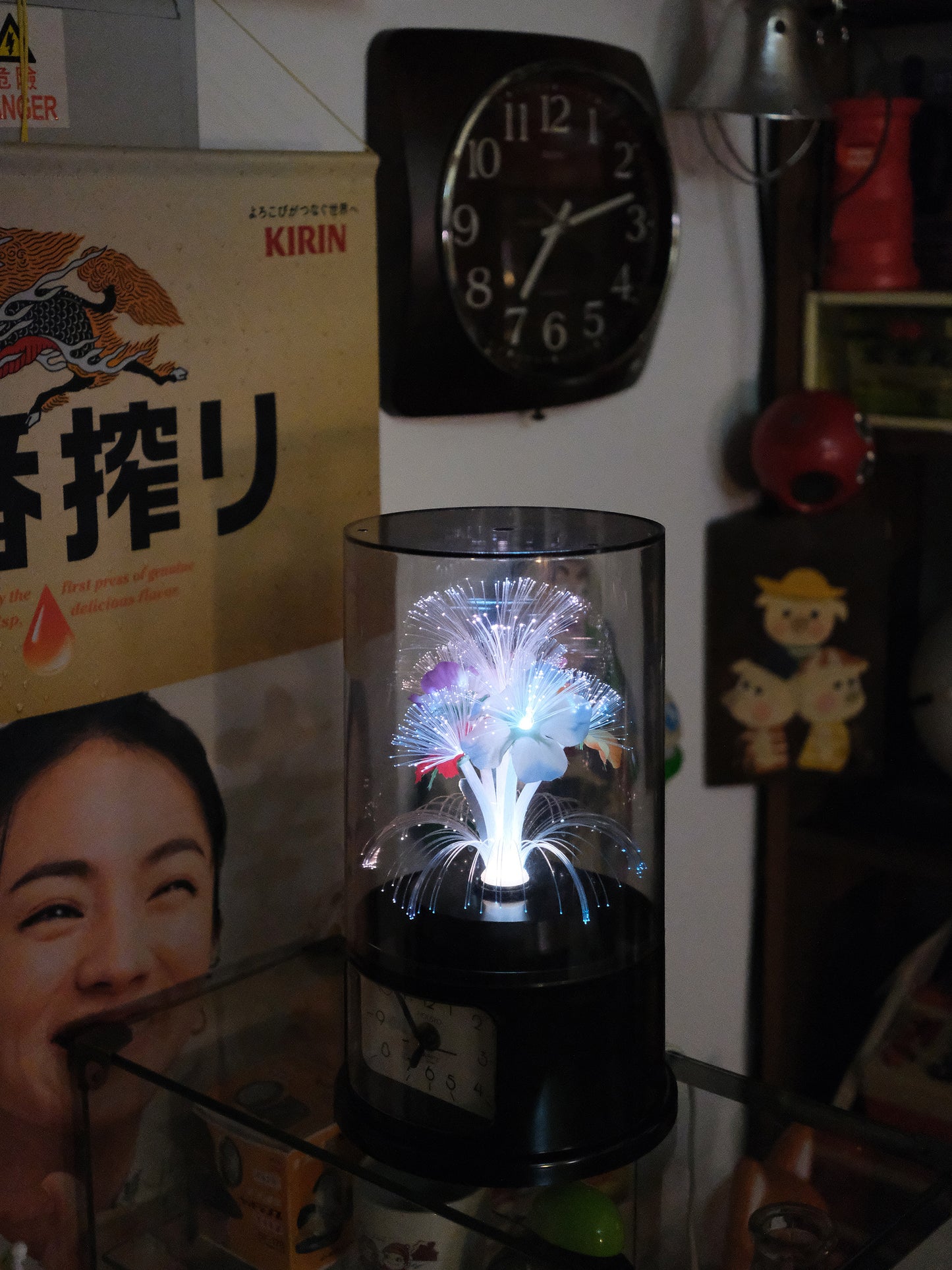 日本 Housyo 圓柱型 旋轉發光纖維花燈 石英鐘 Quartz Lamp Clock