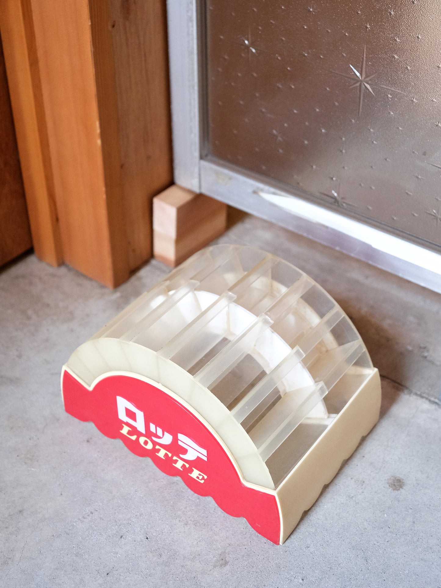 日本 Lotte 樂天 店鋪用 糖果 香口膠 塑膠製 扇型 陳列架 Case