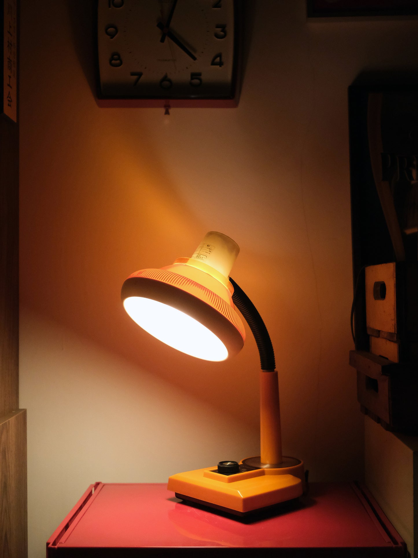日本制 NEC 日電 Sylvania IS-6111 橙色 旋鈕式 擡燈 Table Light