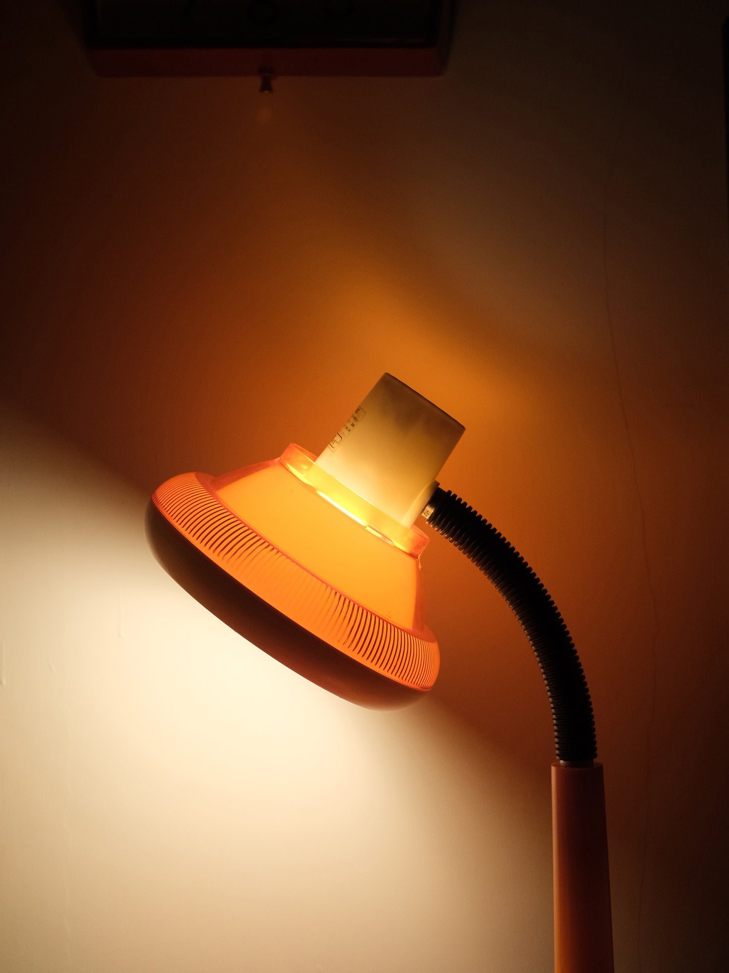 日本制 NEC 日電 Sylvania IS-6111 橙色 旋鈕式 擡燈 Table Light