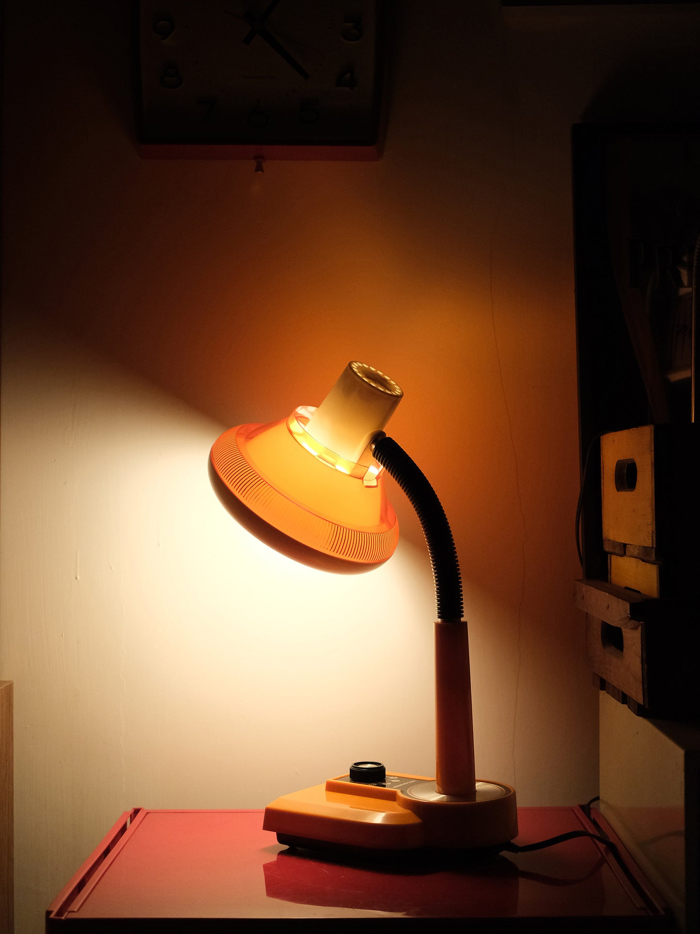 日本制 NEC 日電 Sylvania IS-6111 橙色 旋鈕式 擡燈 Table Light