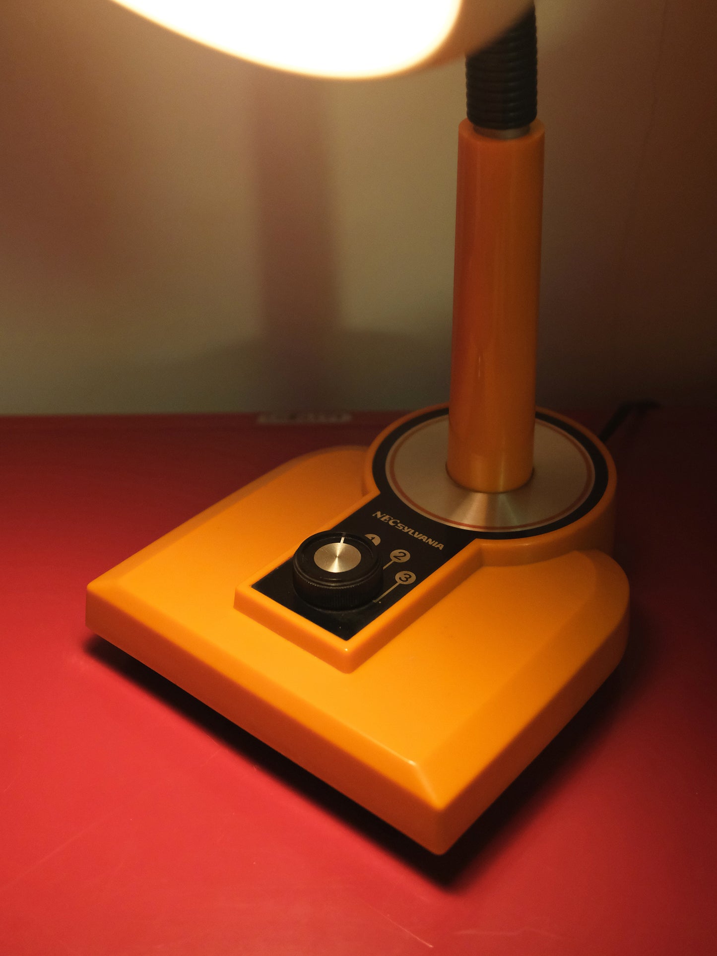 日本制 NEC 日電 Sylvania IS-6111 橙色 旋鈕式 擡燈 Table Light