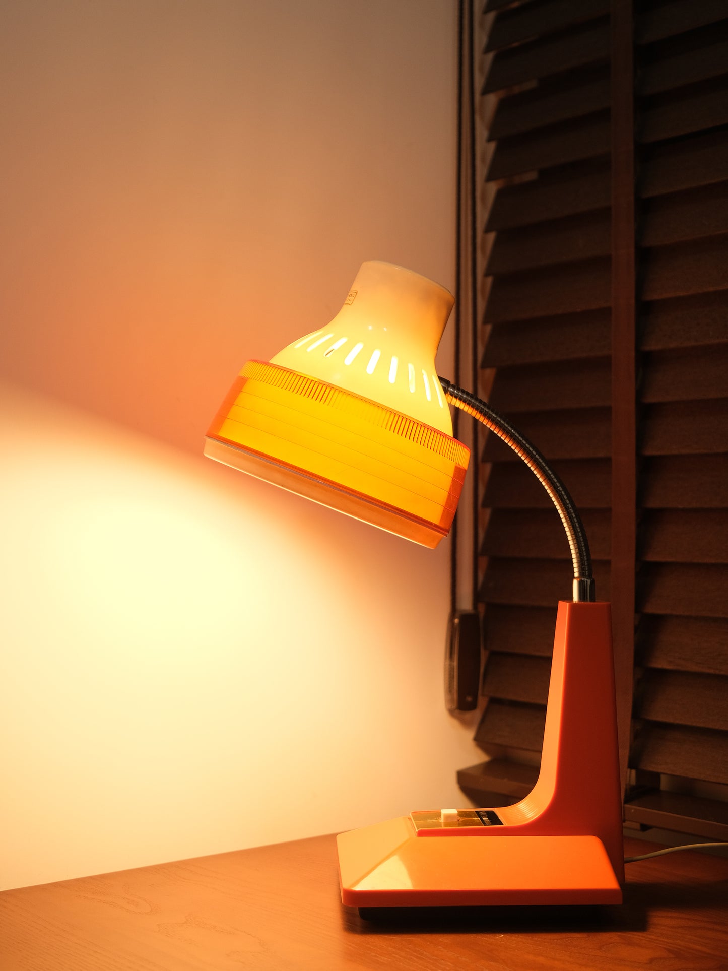 日本制 NEC 日電 Sylvania IS-6109 按鈕式 白熱 橙色 擡燈 Table Light Lamp