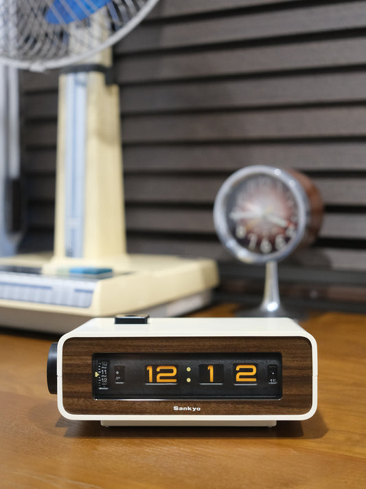 日本制 70’s Sankyo 三協精機 白色 木紋面 Digital Alarm Flip Clock 翻頁鐘