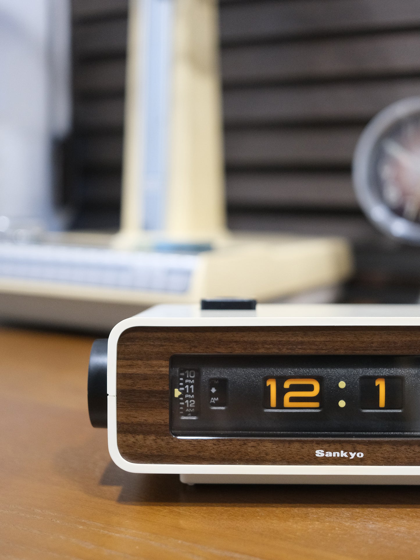 日本制 70’s Sankyo 三協精機 白色 木紋面 Digital Alarm Flip Clock 翻頁鐘