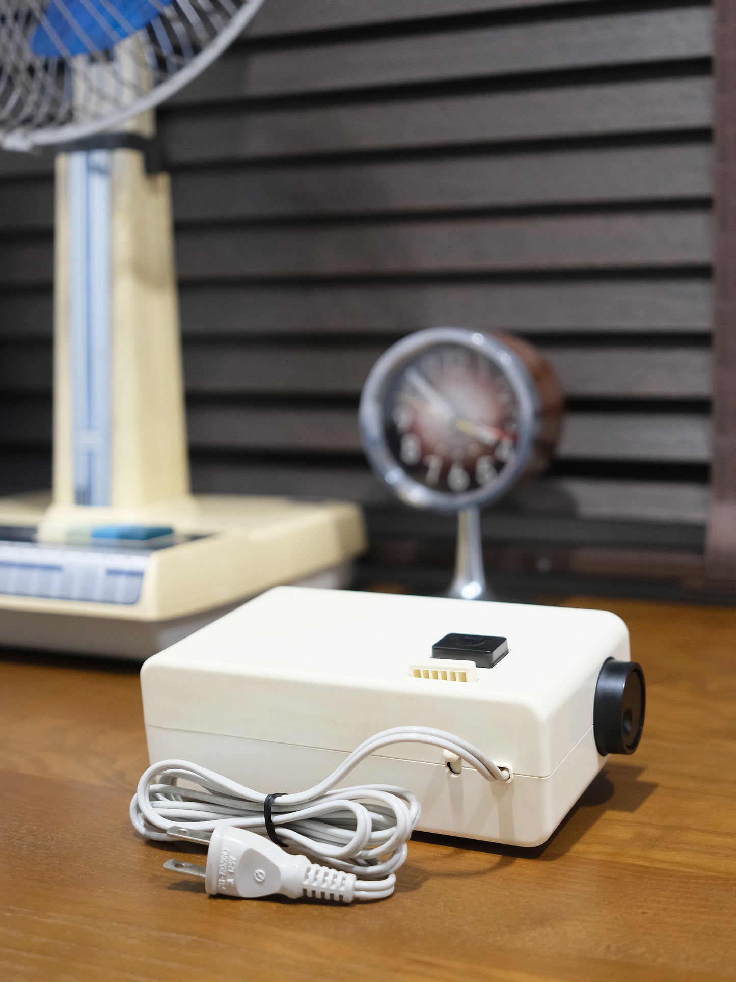 日本制 70’s Sankyo 三協精機 白色 木紋面 Digital Alarm Flip Clock 翻頁鐘