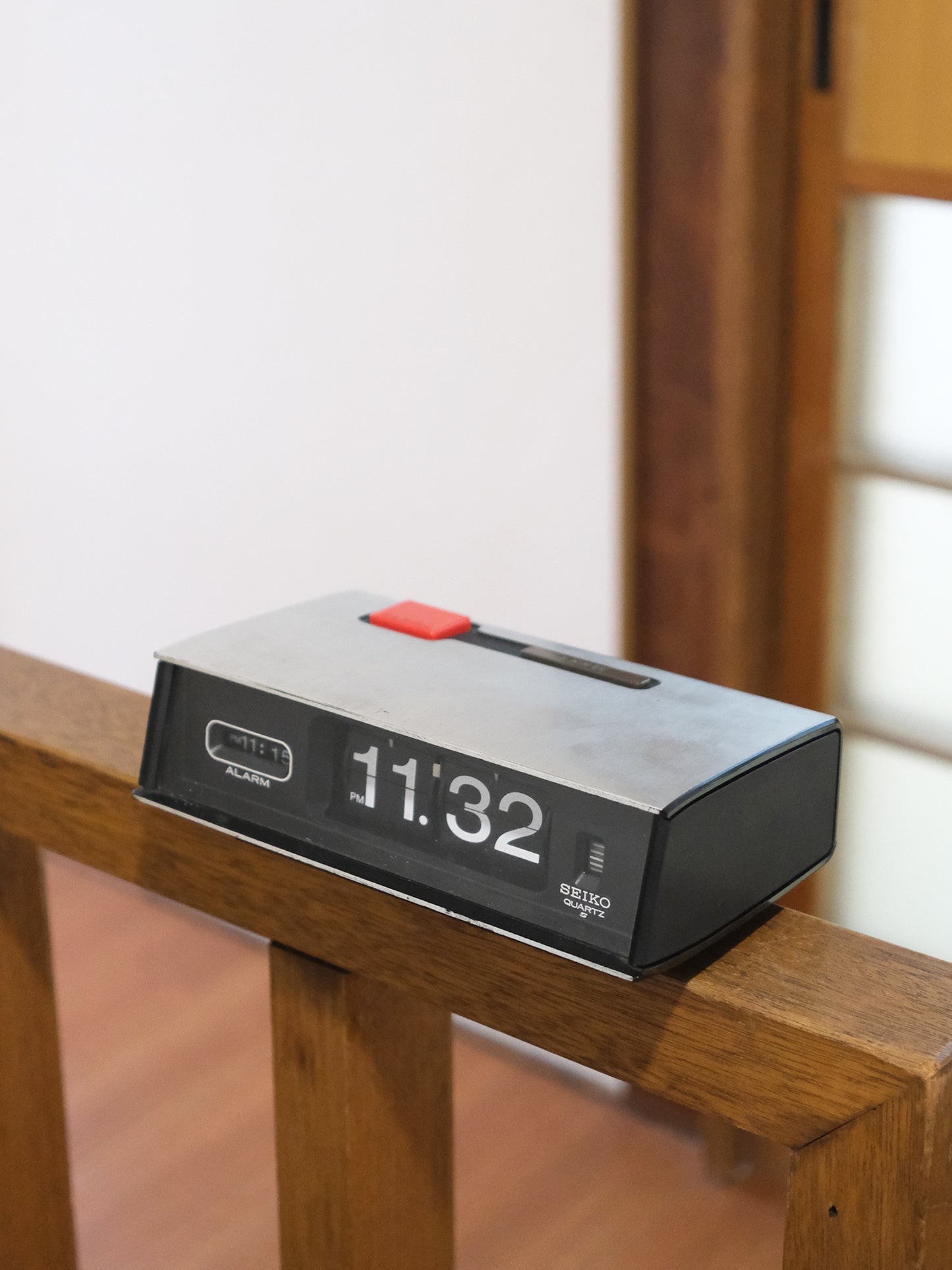 日本制 70‘s Seiko QN403S 精工 太空 銀色 電池式 翻頁鐘 Alarm Flip Clock
