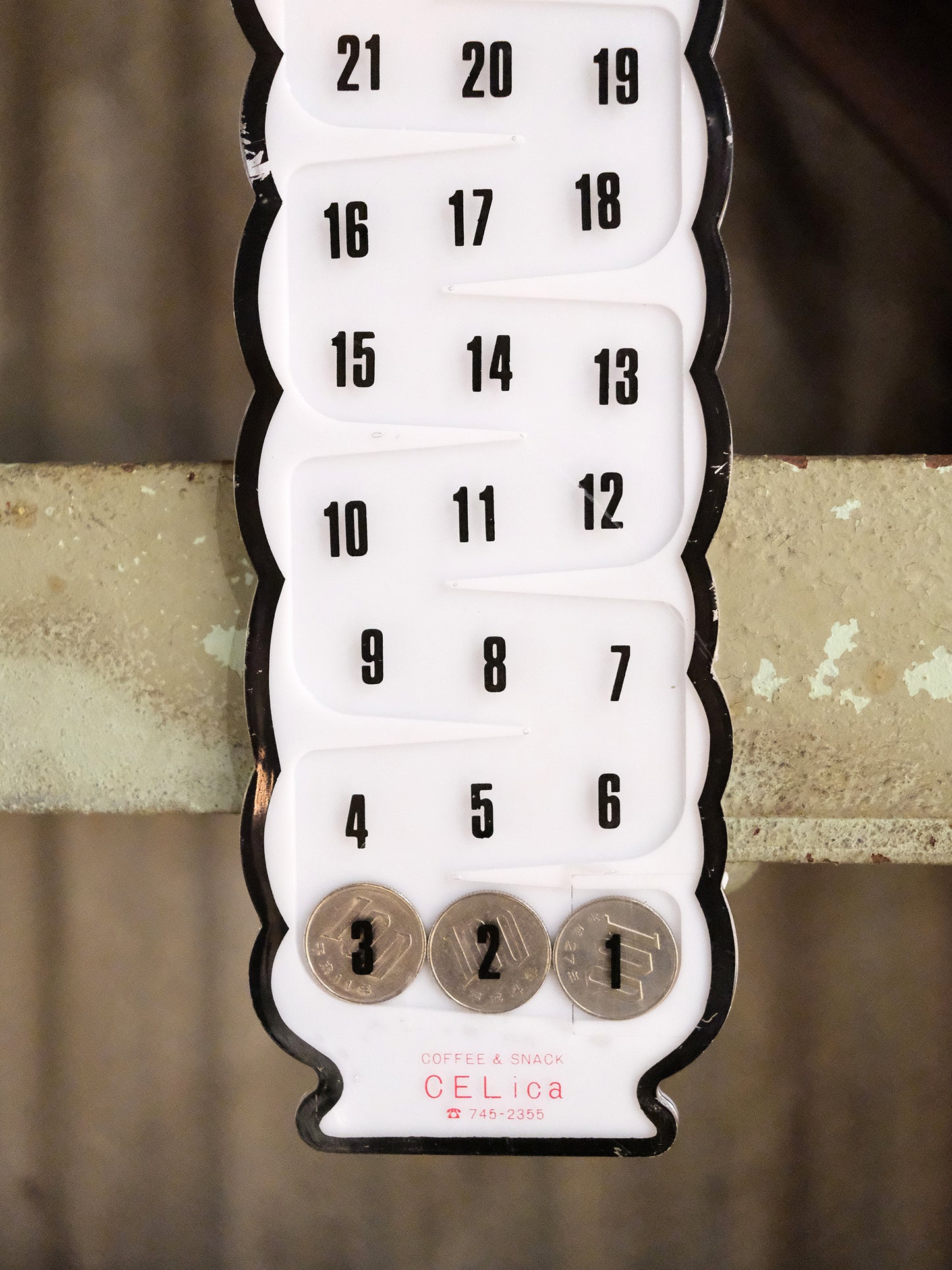 全新品 Shaddy Sheep Coin Calendar 羊型 掛牆 投幣式 日曆 貯金箱