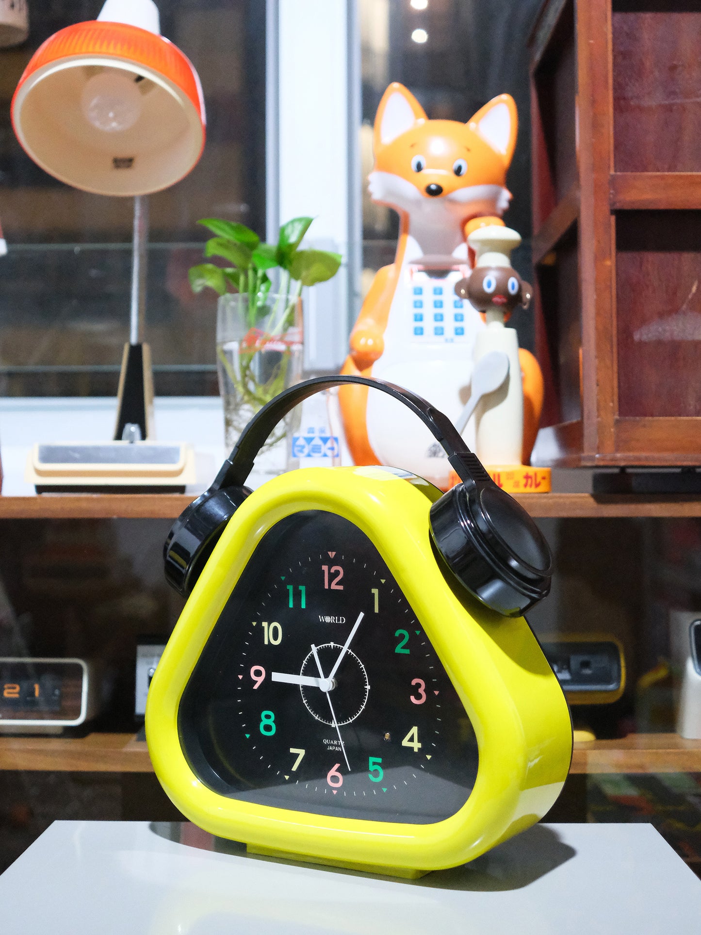 日本 Headphone 設計 三角形 掛牆 石英鐘 時鐘 Quartz Clock 瑕疵