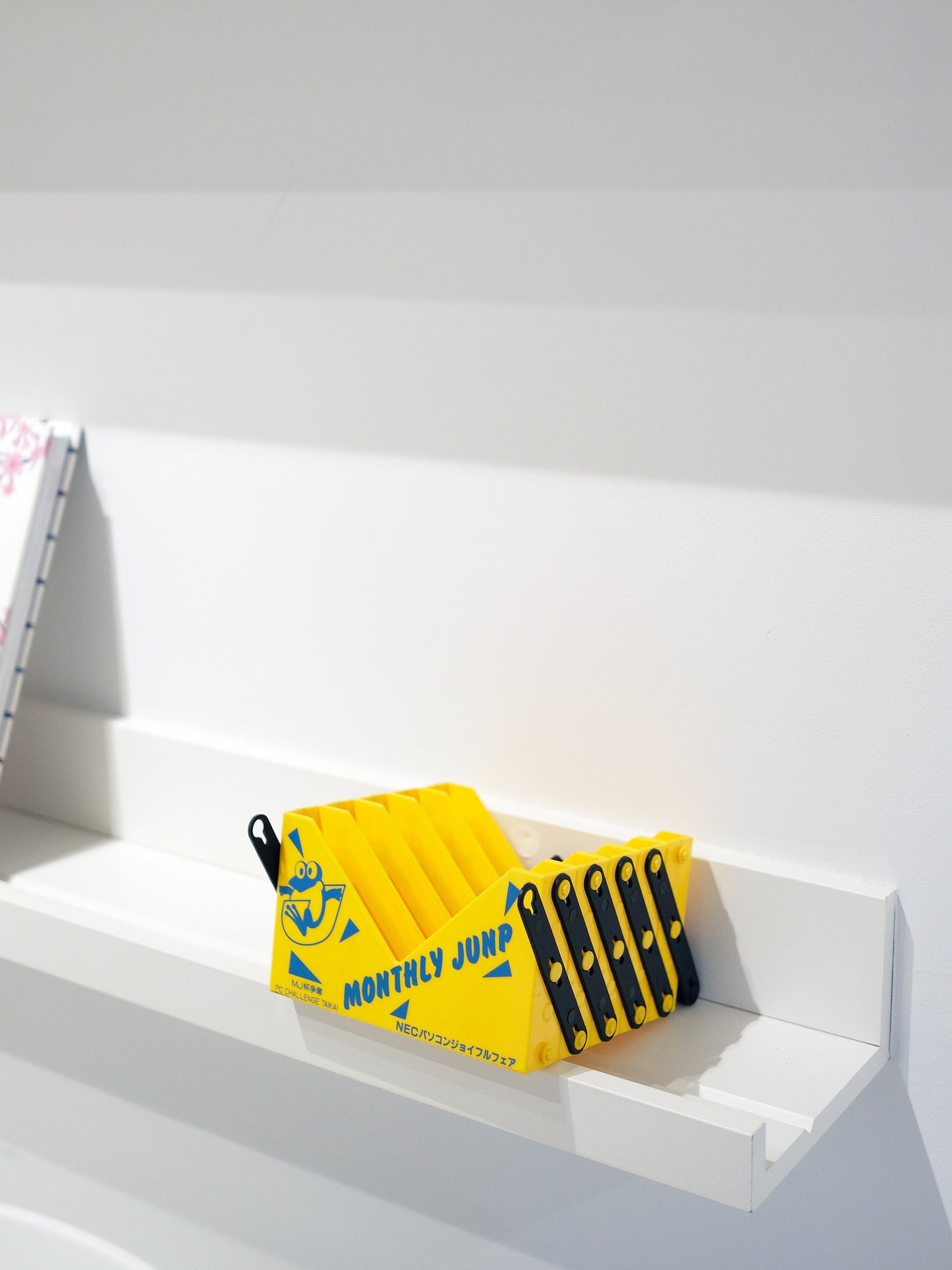 NEC Monthly Jump 可摺疊 卡式錄音帶 掛牆 收納盒