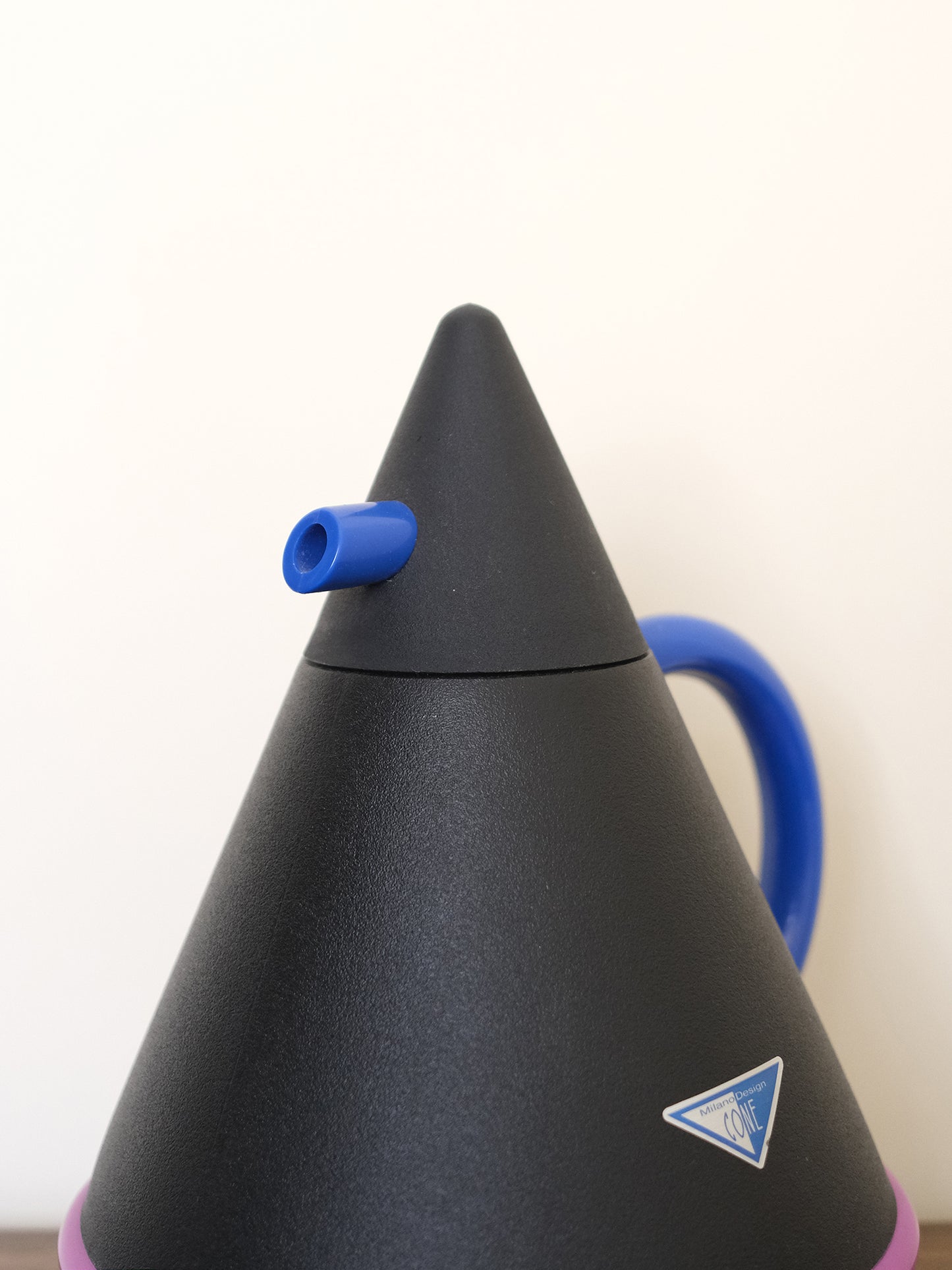 全新品 象印 Cone AFJ-08 三角 科幻 桌上 保溫水壺 魔法瓶