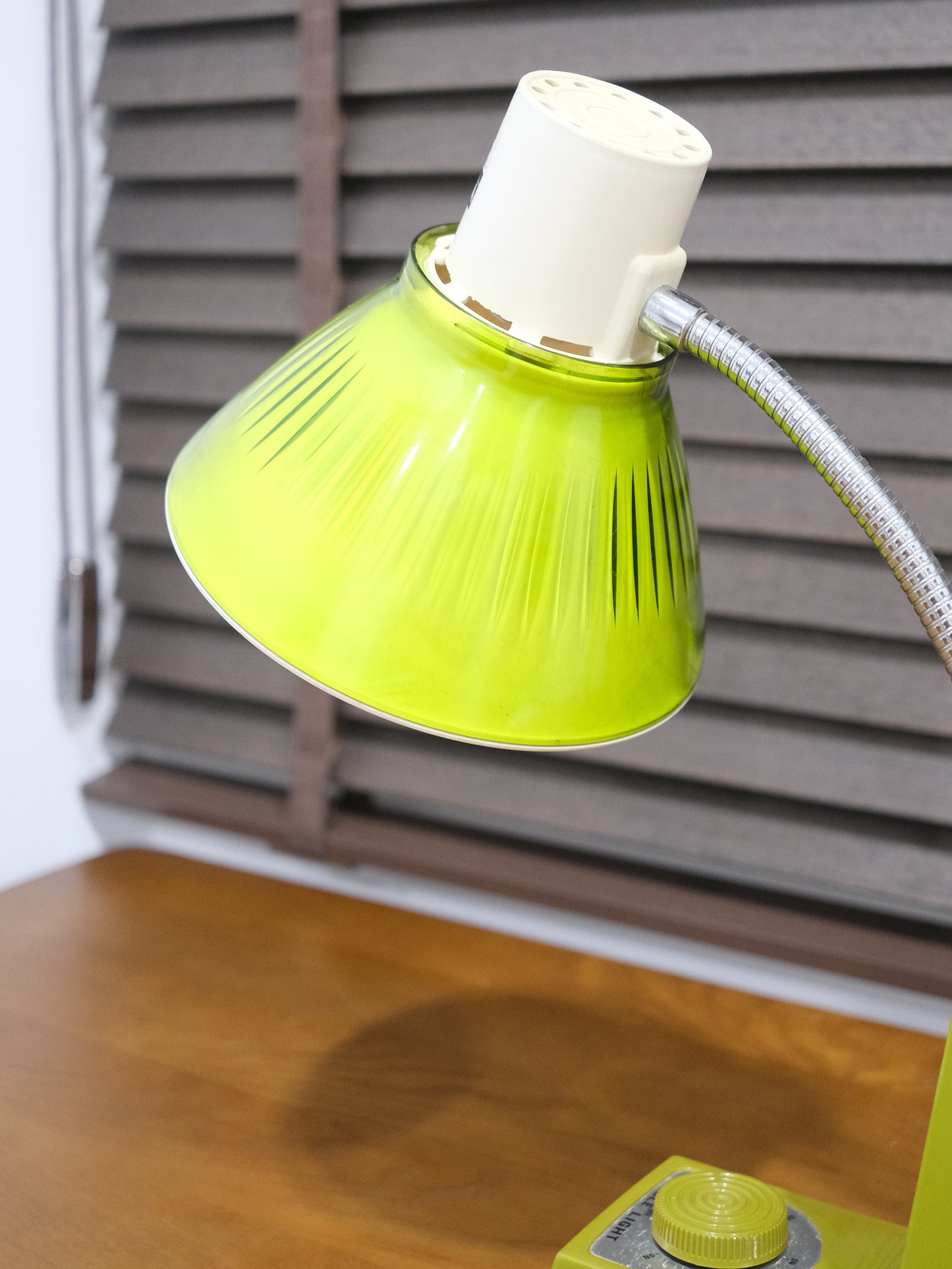 日本制 昭和 小泉產業 白熱 綠色 擡燈 Table Light Lamp